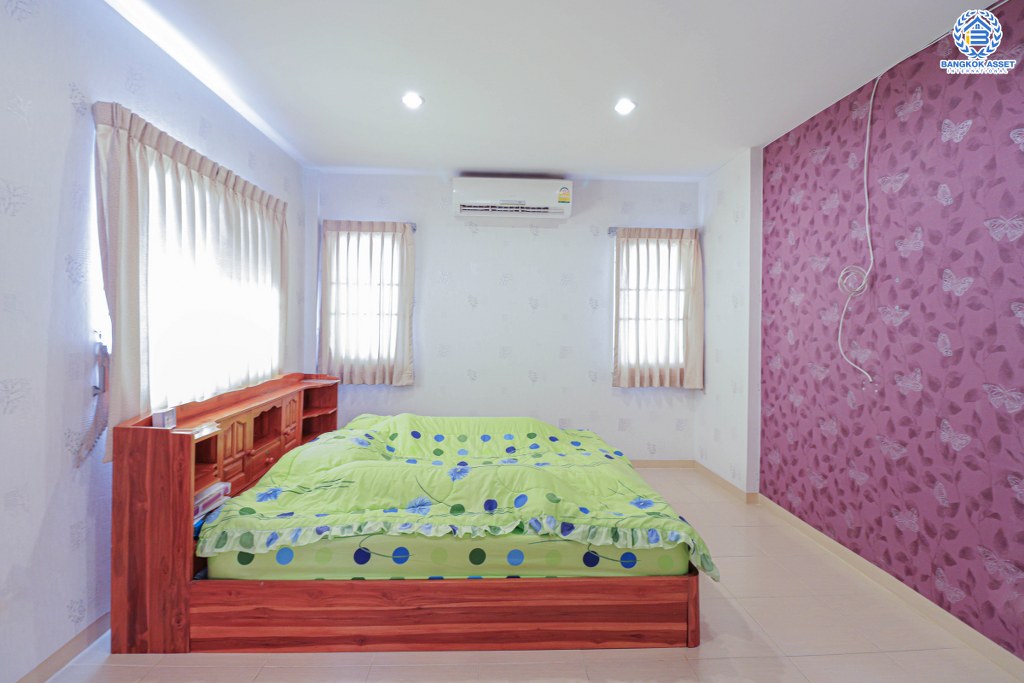 บ้านแฝดมือสองย่านนนทบุรี ม.บางกอกการ์เด้นท์ บางใหญ่-กาญจนาฯ  บนเนื้อที่ 35 ตร.ว. ฟังก์ชั่น 3 ห้องนอน 2 ห้องน้ำ บนทำเลที่เดินทางสะดวก  ใกล้เซ็นทรัลเวสต์เกต และทางด่วนศรีรัช! เพียงไม่กี่นาถึงถึง รถไฟฟ้าสถานี "ตลาดบางใหญ่" ราคาถูกมากจองเลย!