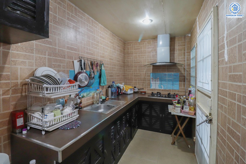 บ้านแฝดมือสองย่านนนทบุรี ม.บางกอกการ์เด้นท์ บางใหญ่-กาญจนาฯ  บนเนื้อที่ 35 ตร.ว. ฟังก์ชั่น 3 ห้องนอน 2 ห้องน้ำ บนทำเลที่เดินทางสะดวก  ใกล้เซ็นทรัลเวสต์เกต และทางด่วนศรีรัช! เพียงไม่กี่นาถึงถึง รถไฟฟ้าสถานี "ตลาดบางใหญ่" ราคาถูกมากจองเลย!