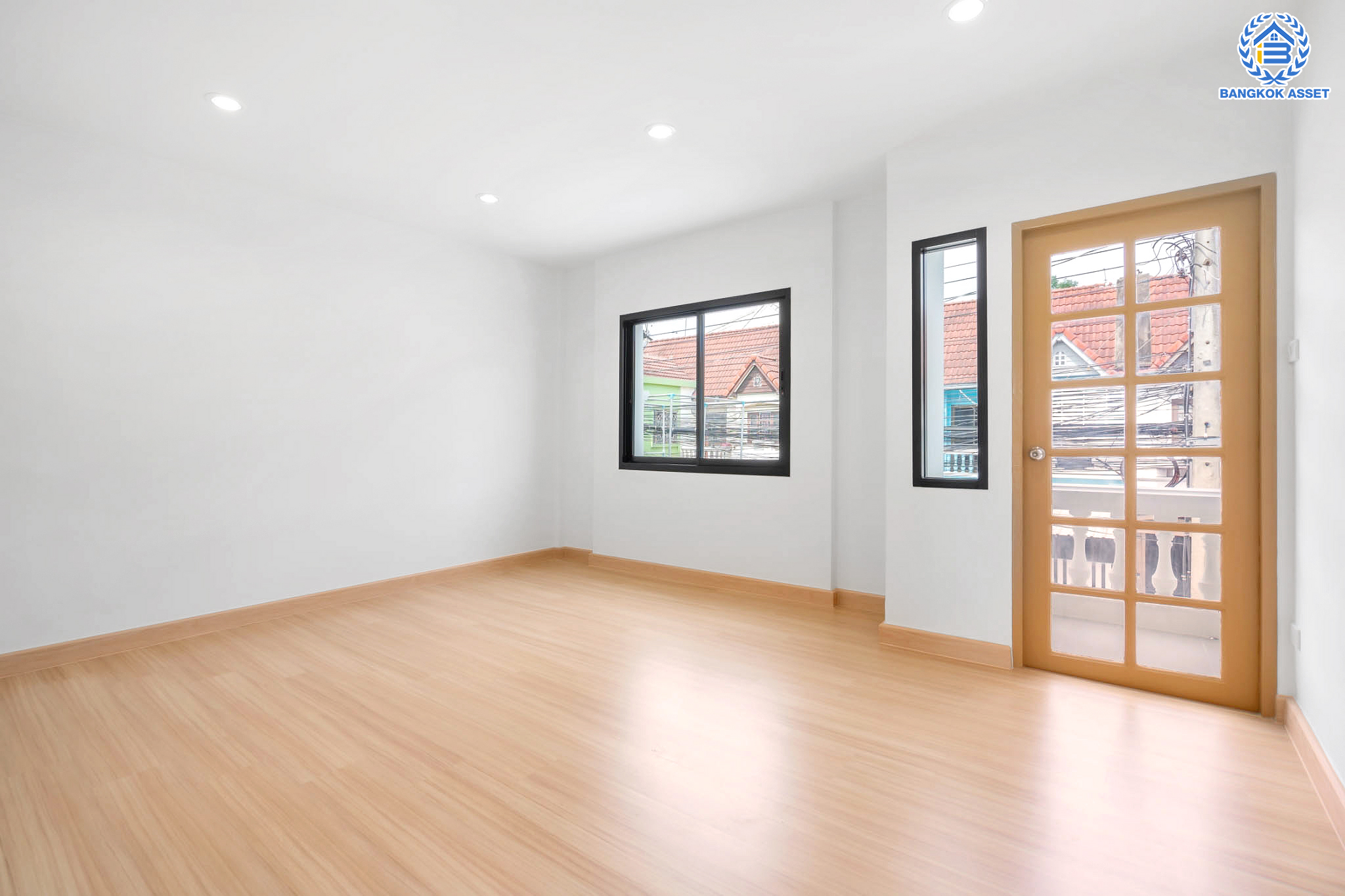 บ้านมือสองตกแต่งใหม่! ทำเลโซนเมือง ม.ทรัพย์วัฒนะ (แจ้งวัฒนะ-ปากเกร็ด17) เนื้อที่ 18 ตร.ว. ฟังก์ชัน 2 ห้องนอน 2 ห้องน้ำ จอดรถได้ 1 คัน บนทำเลดีที่สุด ใกล้เซ็นทรัลแจ้งวัฒนะ, ห้าแยกปากเกร็ด, เมืองทองธานี และรถไฟฟ้าสายสีชมพู "สถานีแจ้งวัฒนะ-ปากเกร็ด 28"...