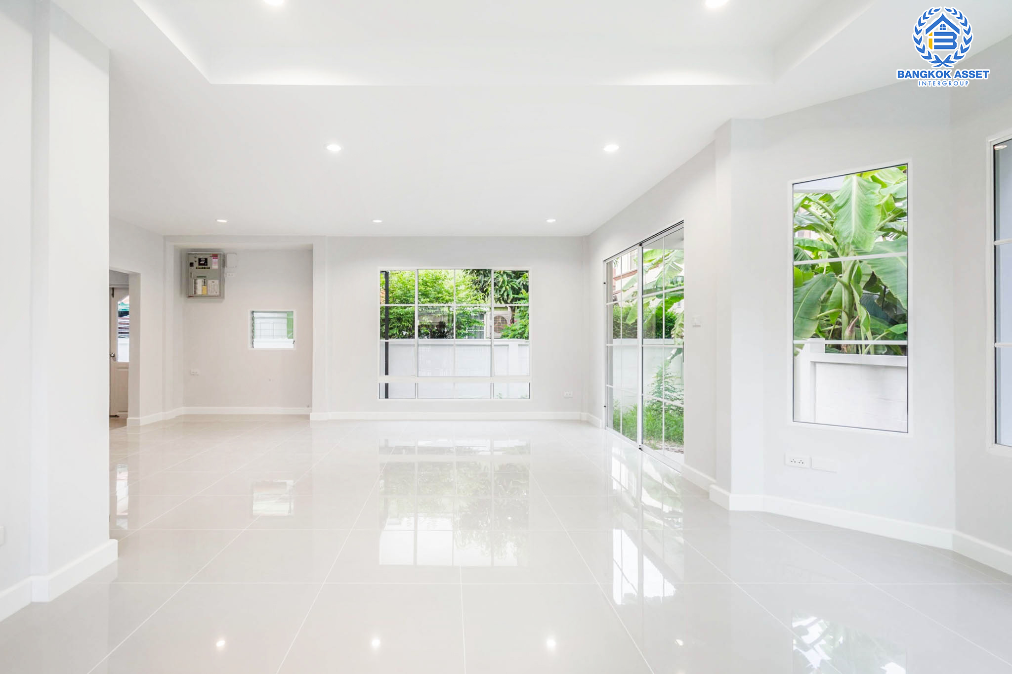 บ้านมือสองตกแต่งใหม่ สังคมคุณภาพ LH ม.ชัยพฤกษ์ บางบัวทอง หลังใหญ่ เนื้อที่ 61.6 ตร.ว. ฟังก์ชัน 3 ห้องนอน 2 ห้องน้ำ จอดรถได้ 2 คัน Facilities ครบครัน! บนทำเลเดินทางสะดวก ติดถนนบางกรวย-ไทรน้อย เชื่อมต่อหลายเส้นทาง ใกล้เซ็นทรัลเวสต์เกต และรถไฟฟ้าสายสีม่วง "สถานีบางพลู"