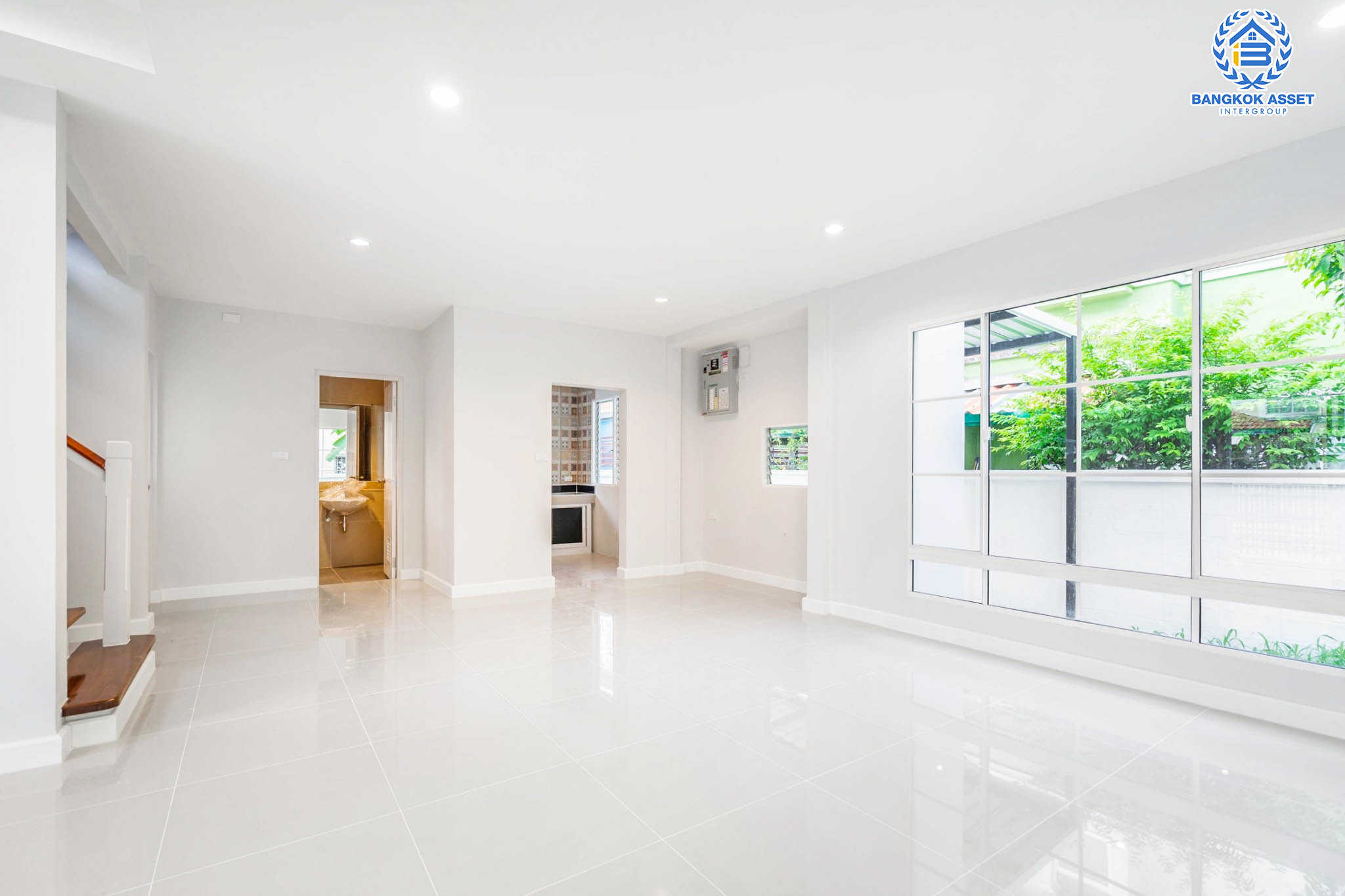 บ้านมือสองตกแต่งใหม่ สังคมคุณภาพ LH ม.ชัยพฤกษ์ บางบัวทอง หลังใหญ่ เนื้อที่ 61.6 ตร.ว. ฟังก์ชัน 3 ห้องนอน 2 ห้องน้ำ จอดรถได้ 2 คัน Facilities ครบครัน! บนทำเลเดินทางสะดวก ติดถนนบางกรวย-ไทรน้อย เชื่อมต่อหลายเส้นทาง ใกล้เซ็นทรัลเวสต์เกต และรถไฟฟ้าสายสีม่วง "สถานีบางพลู"