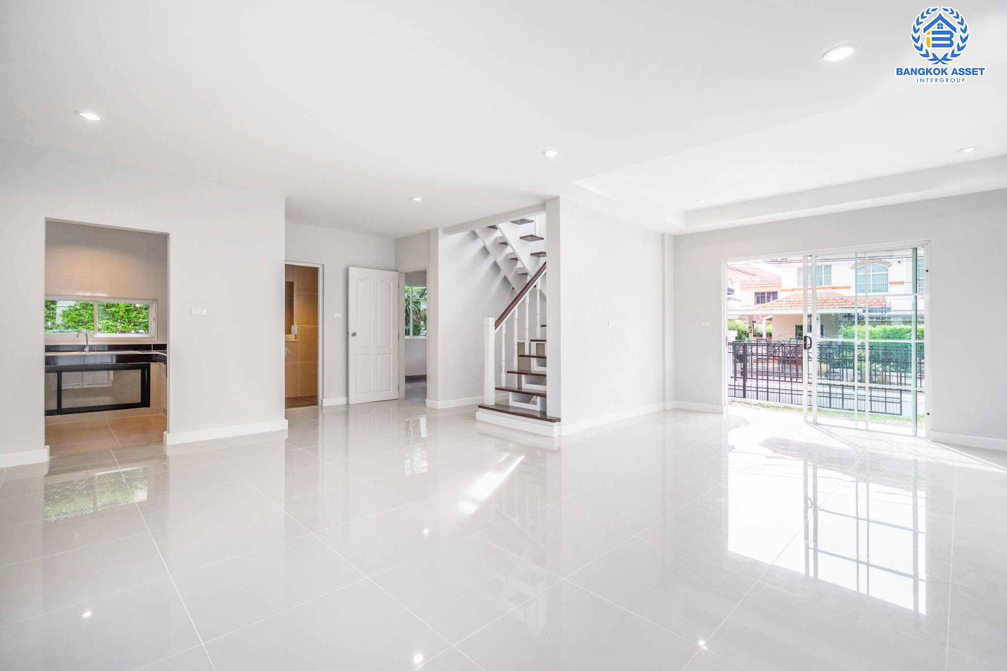 บ้านมือสองตกแต่งใหม่ แบรนด์ LH ม.ชัยพฤกษ์ บางบัวทอง หลังใหญ่ เนื้อที่ 67.3 ตร.ว. ฟังก์ชัน 4 ห้องนอน 3 ห้องน้ำ จอดรถ 2 คัน พร้อม facilities ครบครัน บนทำเลเดินทางสะดวก ติดถนนบางกรวย-ไทรน้อย ใกล้เซ็นทรัลเวสต์เกต และรถไฟฟ้าสายสีม่วง "สถานีบางพลู"...