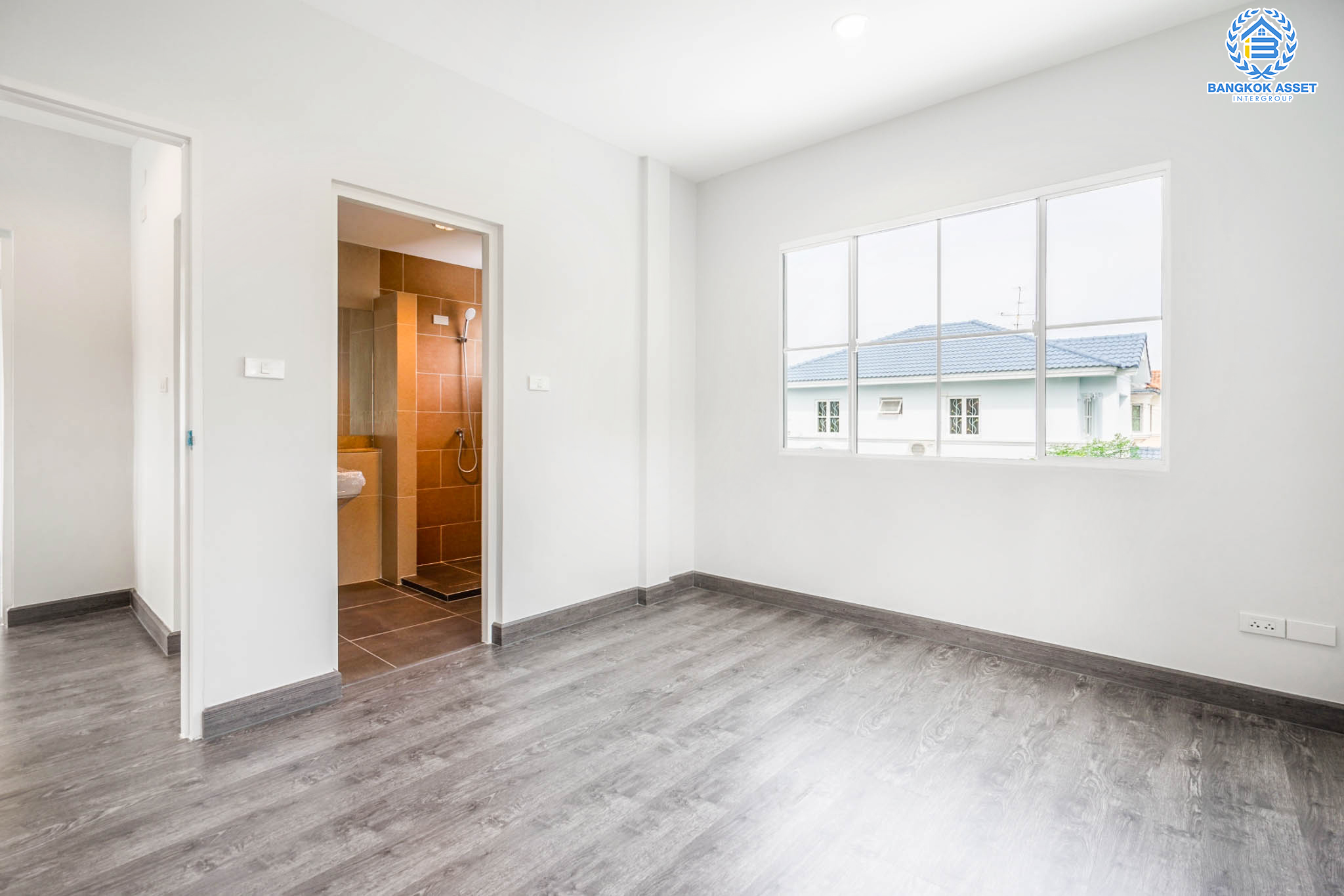 บ้านมือสองตกแต่งใหม่ แบรนด์ LH ม.ชัยพฤกษ์ บางบัวทอง หลังใหญ่ เนื้อที่ 67.3 ตร.ว. ฟังก์ชัน 4 ห้องนอน 3 ห้องน้ำ จอดรถ 2 คัน พร้อม facilities ครบครัน บนทำเลเดินทางสะดวก ติดถนนบางกรวย-ไทรน้อย ใกล้เซ็นทรัลเวสต์เกต และรถไฟฟ้าสายสีม่วง "สถานีบางพลู"...