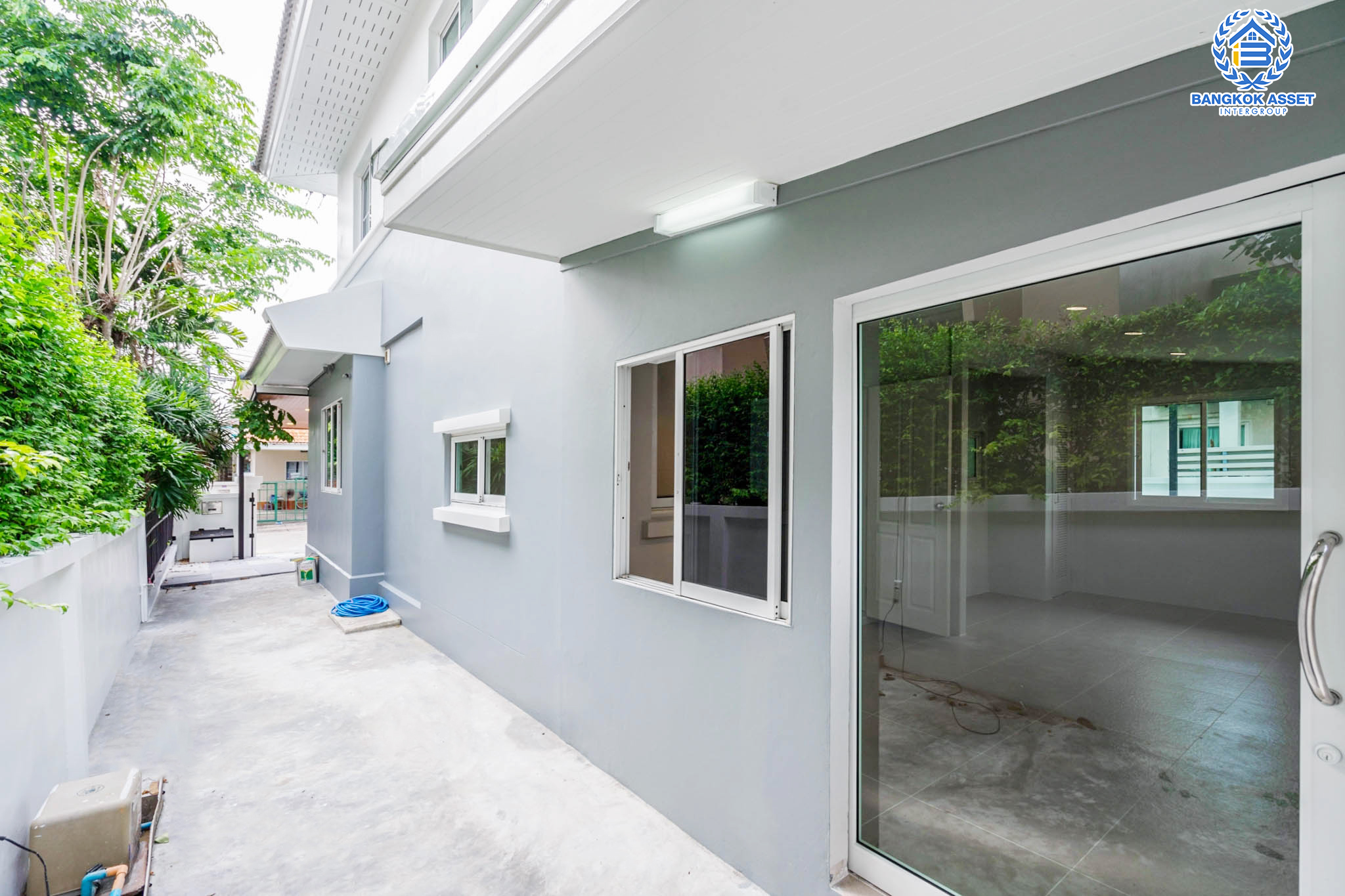 บ้านมือสองตกแต่งใหม่ แบรนด์ LH ม.ชัยพฤกษ์ บางบัวทอง หลังใหญ่ เนื้อที่ 67.3 ตร.ว. ฟังก์ชัน 4 ห้องนอน 3 ห้องน้ำ จอดรถ 2 คัน พร้อม facilities ครบครัน บนทำเลเดินทางสะดวก ติดถนนบางกรวย-ไทรน้อย ใกล้เซ็นทรัลเวสต์เกต และรถไฟฟ้าสายสีม่วง "สถานีบางพลู"...