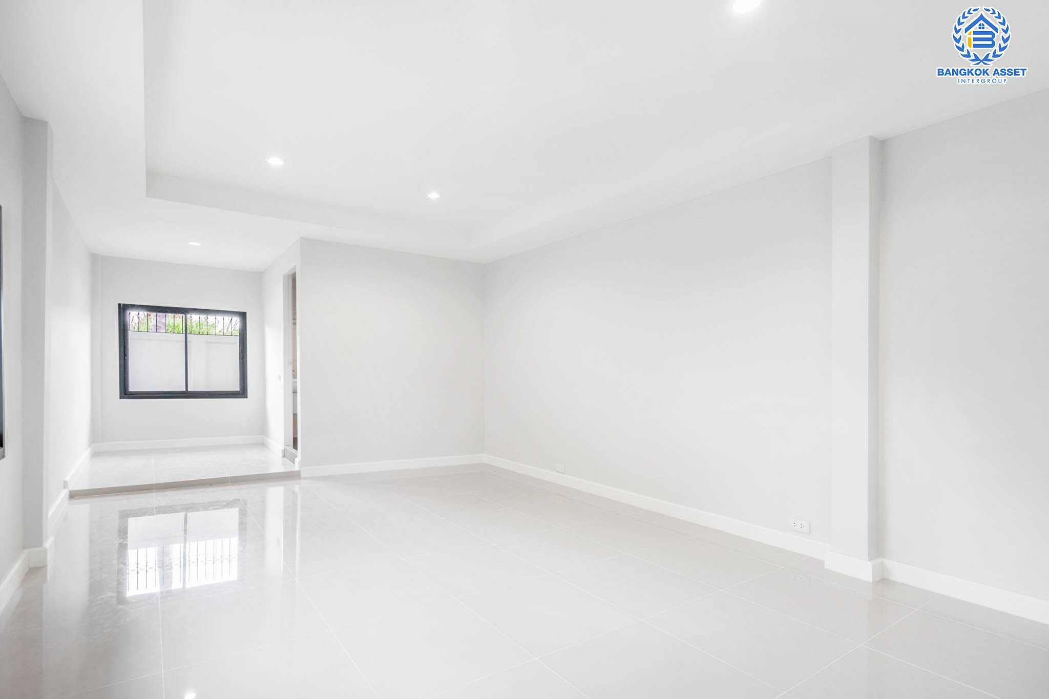 คฤหาสน์มือสองตกแต่งใหม่ ที่สุดแห่งพื้นที่ขนาดใหญ่สุดคุ้ม! เนื้อที่ 155.8 ตร.ว. หลังมุม ม.พัชรวิลล์ บางกรวย-ไทรน้อย พื้นที่ใช้สอยถึง 445 ตร.ม. อีกระดับของฟังก์ชัน 6 ห้องนอน 4 ห้องน้ำ 2 ห้องอเนกประสงค์ จอดรถได้ 4 คัน บนทำเลศักยภาพเชื่อมต่อ 3 เส้นทาง ใกล้เซ็นทรัลเวสต์เกต ทางด่วน "กาญจนาภิเษก" เพียง 5 นาทีถึงรถไฟฟ้า "สถานีบางพลู"