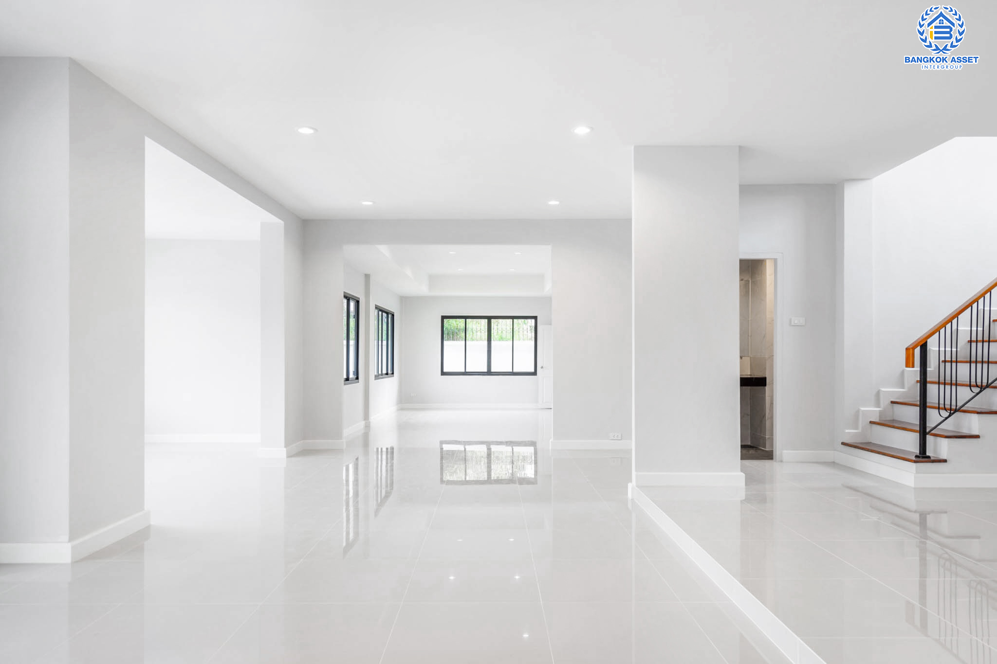 คฤหาสน์มือสองตกแต่งใหม่ ที่สุดแห่งพื้นที่ขนาดใหญ่สุดคุ้ม! เนื้อที่ 155.8 ตร.ว. หลังมุม ม.พัชรวิลล์ บางกรวย-ไทรน้อย พื้นที่ใช้สอยถึง 445 ตร.ม. อีกระดับของฟังก์ชัน 6 ห้องนอน 4 ห้องน้ำ 2 ห้องอเนกประสงค์ จอดรถได้ 4 คัน บนทำเลศักยภาพเชื่อมต่อ 3 เส้นทาง ใกล้เซ็นทรัลเวสต์เกต ทางด่วน "กาญจนาภิเษก" เพียง 5 นาทีถึงรถไฟฟ้า "สถานีบางพลู"