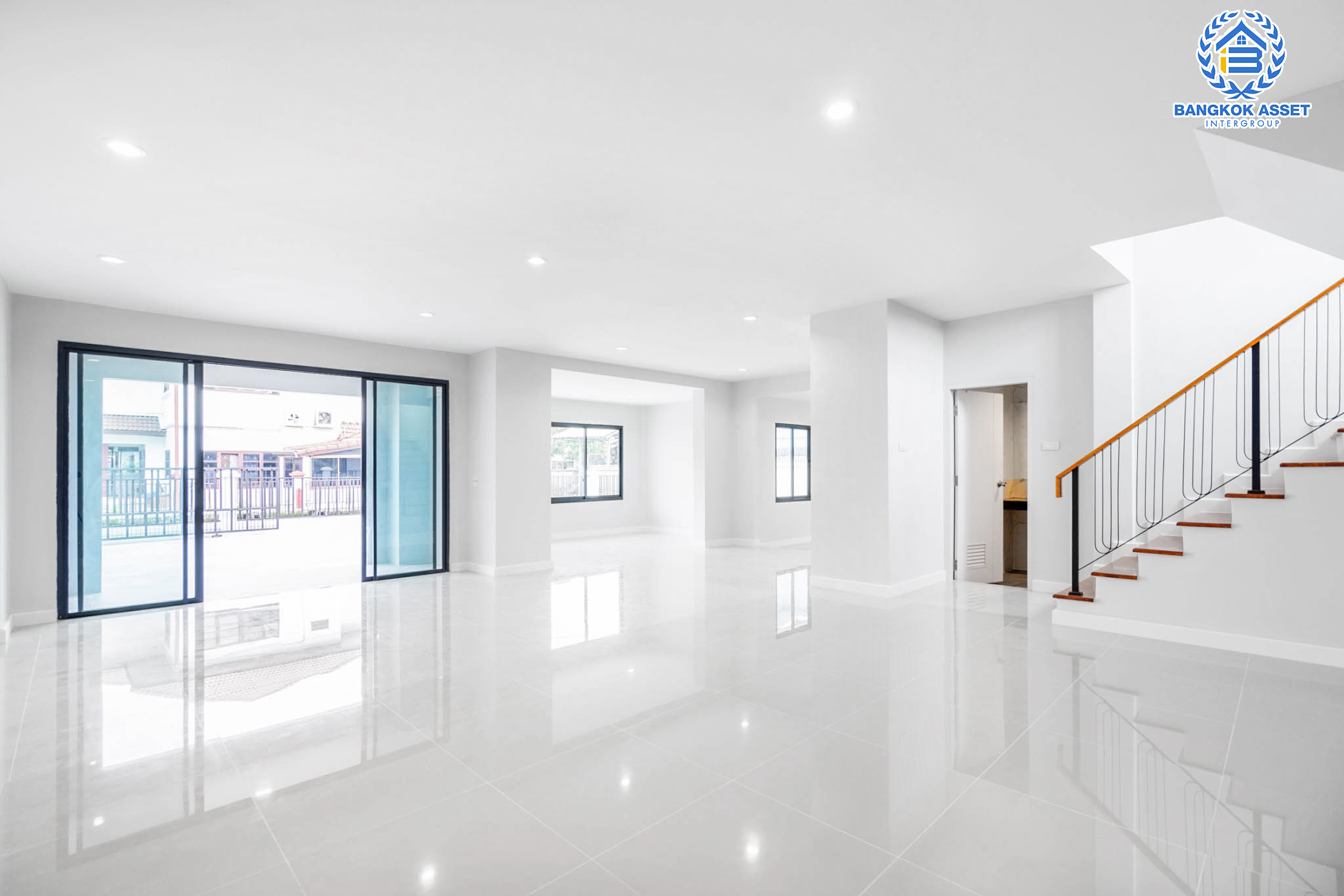 คฤหาสน์มือสองตกแต่งใหม่ ที่สุดแห่งพื้นที่ขนาดใหญ่สุดคุ้ม! เนื้อที่ 155.8 ตร.ว. หลังมุม ม.พัชรวิลล์ บางกรวย-ไทรน้อย พื้นที่ใช้สอยถึง 445 ตร.ม. อีกระดับของฟังก์ชัน 6 ห้องนอน 4 ห้องน้ำ 2 ห้องอเนกประสงค์ จอดรถได้ 4 คัน บนทำเลศักยภาพเชื่อมต่อ 3 เส้นทาง ใกล้เซ็นทรัลเวสต์เกต ทางด่วน "กาญจนาภิเษก" เพียง 5 นาทีถึงรถไฟฟ้า "สถานีบางพลู"