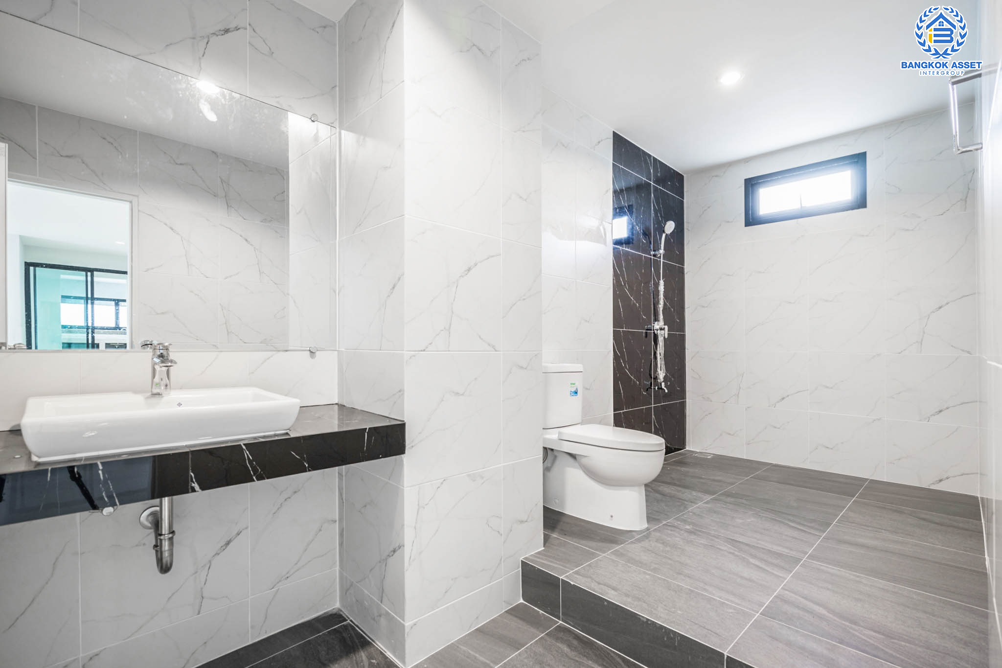 คฤหาสน์มือสองตกแต่งใหม่ ที่สุดแห่งพื้นที่ขนาดใหญ่สุดคุ้ม! เนื้อที่ 155.8 ตร.ว. หลังมุม ม.พัชรวิลล์ บางกรวย-ไทรน้อย พื้นที่ใช้สอยถึง 445 ตร.ม. อีกระดับของฟังก์ชัน 6 ห้องนอน 4 ห้องน้ำ 2 ห้องอเนกประสงค์ จอดรถได้ 4 คัน บนทำเลศักยภาพเชื่อมต่อ 3 เส้นทาง ใกล้เซ็นทรัลเวสต์เกต ทางด่วน "กาญจนาภิเษก" เพียง 5 นาทีถึงรถไฟฟ้า "สถานีบางพลู"