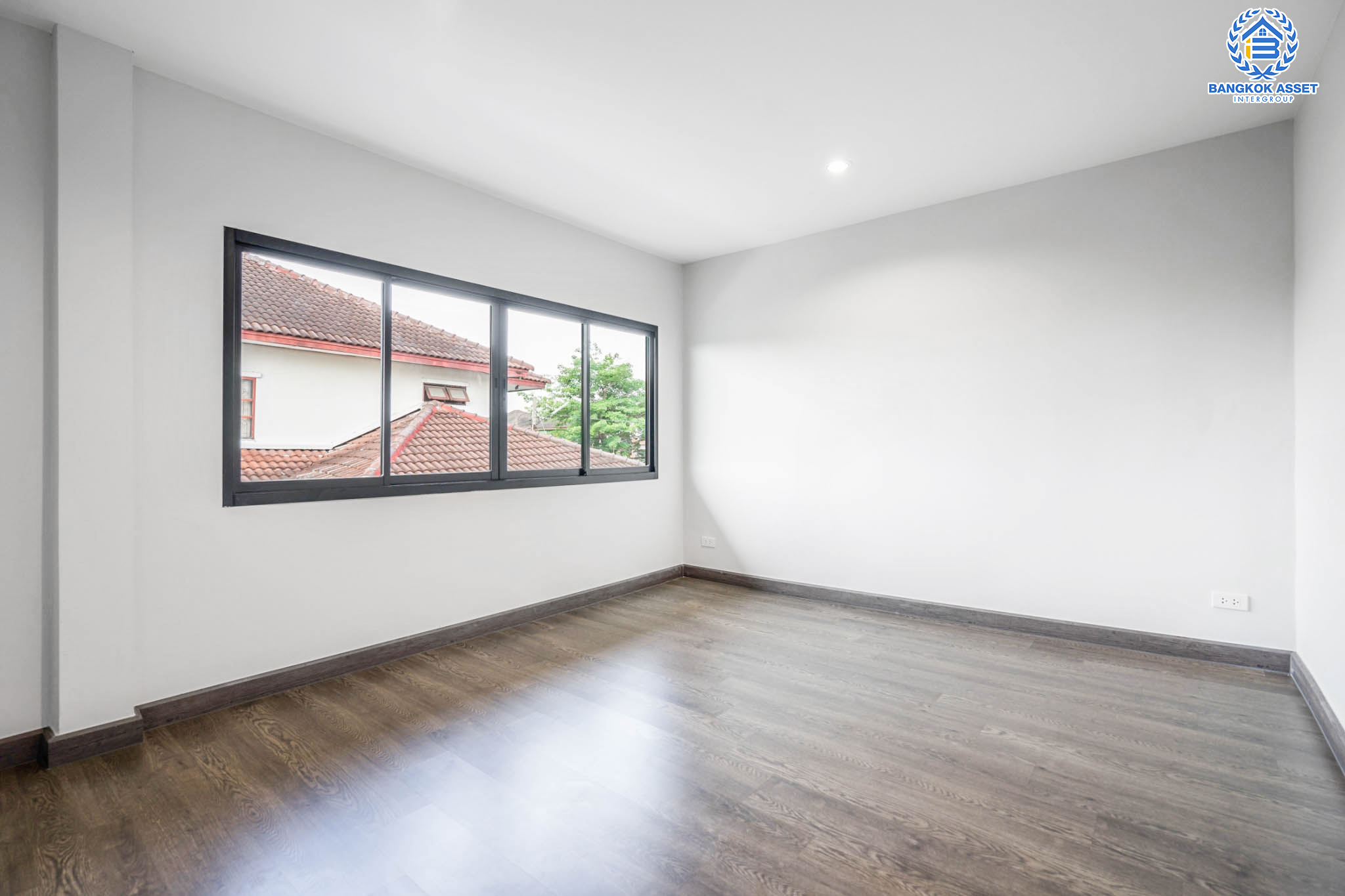 คฤหาสน์มือสองตกแต่งใหม่ ที่สุดแห่งพื้นที่ขนาดใหญ่สุดคุ้ม! เนื้อที่ 155.8 ตร.ว. หลังมุม ม.พัชรวิลล์ บางกรวย-ไทรน้อย พื้นที่ใช้สอยถึง 445 ตร.ม. อีกระดับของฟังก์ชัน 6 ห้องนอน 4 ห้องน้ำ 2 ห้องอเนกประสงค์ จอดรถได้ 4 คัน บนทำเลศักยภาพเชื่อมต่อ 3 เส้นทาง ใกล้เซ็นทรัลเวสต์เกต ทางด่วน "กาญจนาภิเษก" เพียง 5 นาทีถึงรถไฟฟ้า "สถานีบางพลู"