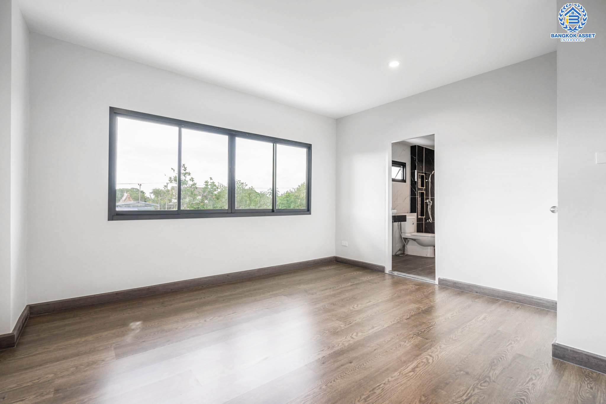 คฤหาสน์มือสองตกแต่งใหม่ ที่สุดแห่งพื้นที่ขนาดใหญ่สุดคุ้ม! เนื้อที่ 155.8 ตร.ว. หลังมุม ม.พัชรวิลล์ บางกรวย-ไทรน้อย พื้นที่ใช้สอยถึง 445 ตร.ม. อีกระดับของฟังก์ชัน 6 ห้องนอน 4 ห้องน้ำ 2 ห้องอเนกประสงค์ จอดรถได้ 4 คัน บนทำเลศักยภาพเชื่อมต่อ 3 เส้นทาง ใกล้เซ็นทรัลเวสต์เกต ทางด่วน "กาญจนาภิเษก" เพียง 5 นาทีถึงรถไฟฟ้า "สถานีบางพลู"