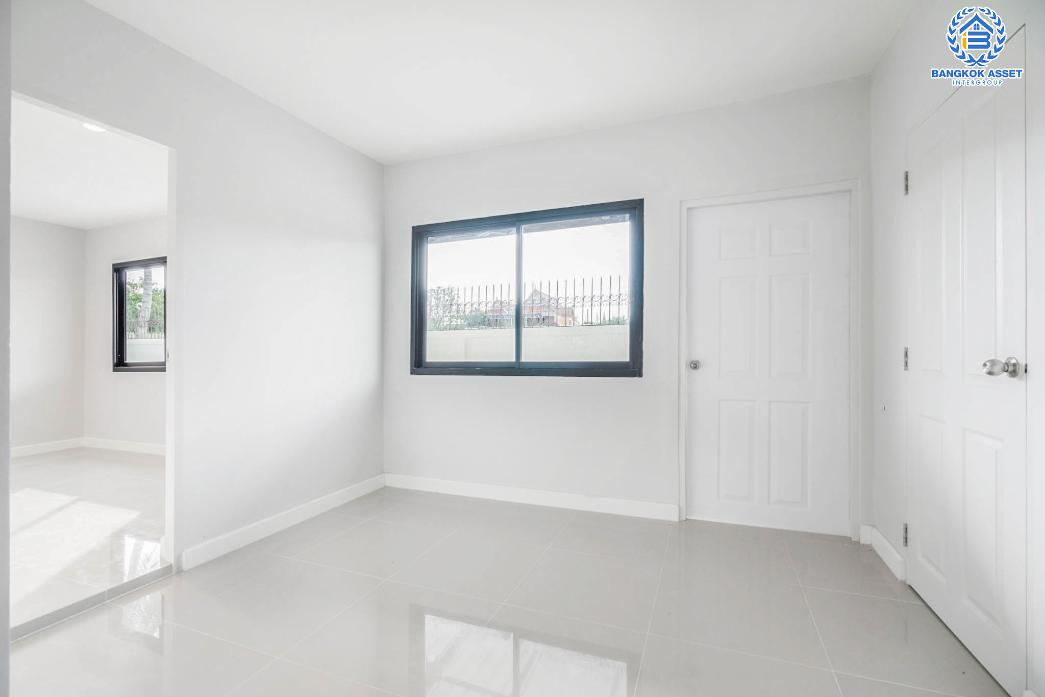 คฤหาสน์มือสองตกแต่งใหม่ ที่สุดแห่งพื้นที่ขนาดใหญ่สุดคุ้ม! เนื้อที่ 155.8 ตร.ว. หลังมุม ม.พัชรวิลล์ บางกรวย-ไทรน้อย พื้นที่ใช้สอยถึง 445 ตร.ม. อีกระดับของฟังก์ชัน 6 ห้องนอน 4 ห้องน้ำ 2 ห้องอเนกประสงค์ จอดรถได้ 4 คัน บนทำเลศักยภาพเชื่อมต่อ 3 เส้นทาง ใกล้เซ็นทรัลเวสต์เกต ทางด่วน "กาญจนาภิเษก" เพียง 5 นาทีถึงรถไฟฟ้า "สถานีบางพลู"