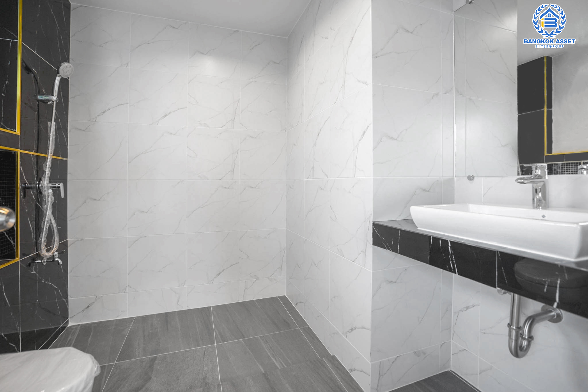 คฤหาสน์มือสองตกแต่งใหม่ ที่สุดแห่งพื้นที่ขนาดใหญ่สุดคุ้ม! เนื้อที่ 155.8 ตร.ว. หลังมุม ม.พัชรวิลล์ บางกรวย-ไทรน้อย พื้นที่ใช้สอยถึง 445 ตร.ม. อีกระดับของฟังก์ชัน 6 ห้องนอน 4 ห้องน้ำ 2 ห้องอเนกประสงค์ จอดรถได้ 4 คัน บนทำเลศักยภาพเชื่อมต่อ 3 เส้นทาง ใกล้เซ็นทรัลเวสต์เกต ทางด่วน "กาญจนาภิเษก" เพียง 5 นาทีถึงรถไฟฟ้า "สถานีบางพลู"