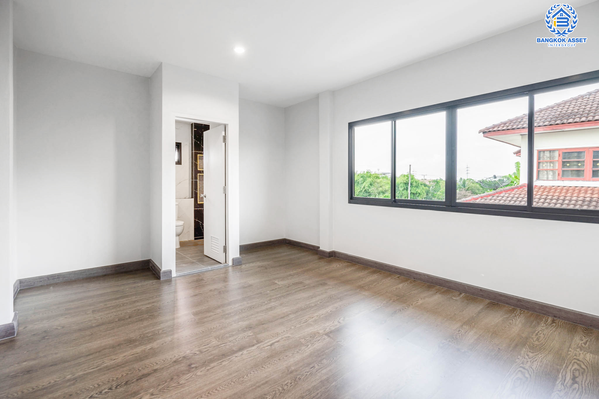 คฤหาสน์มือสองตกแต่งใหม่ ที่สุดแห่งพื้นที่ขนาดใหญ่สุดคุ้ม! เนื้อที่ 155.8 ตร.ว. หลังมุม ม.พัชรวิลล์ บางกรวย-ไทรน้อย พื้นที่ใช้สอยถึง 445 ตร.ม. อีกระดับของฟังก์ชัน 6 ห้องนอน 4 ห้องน้ำ 2 ห้องอเนกประสงค์ จอดรถได้ 4 คัน บนทำเลศักยภาพเชื่อมต่อ 3 เส้นทาง ใกล้เซ็นทรัลเวสต์เกต ทางด่วน "กาญจนาภิเษก" เพียง 5 นาทีถึงรถไฟฟ้า "สถานีบางพลู"