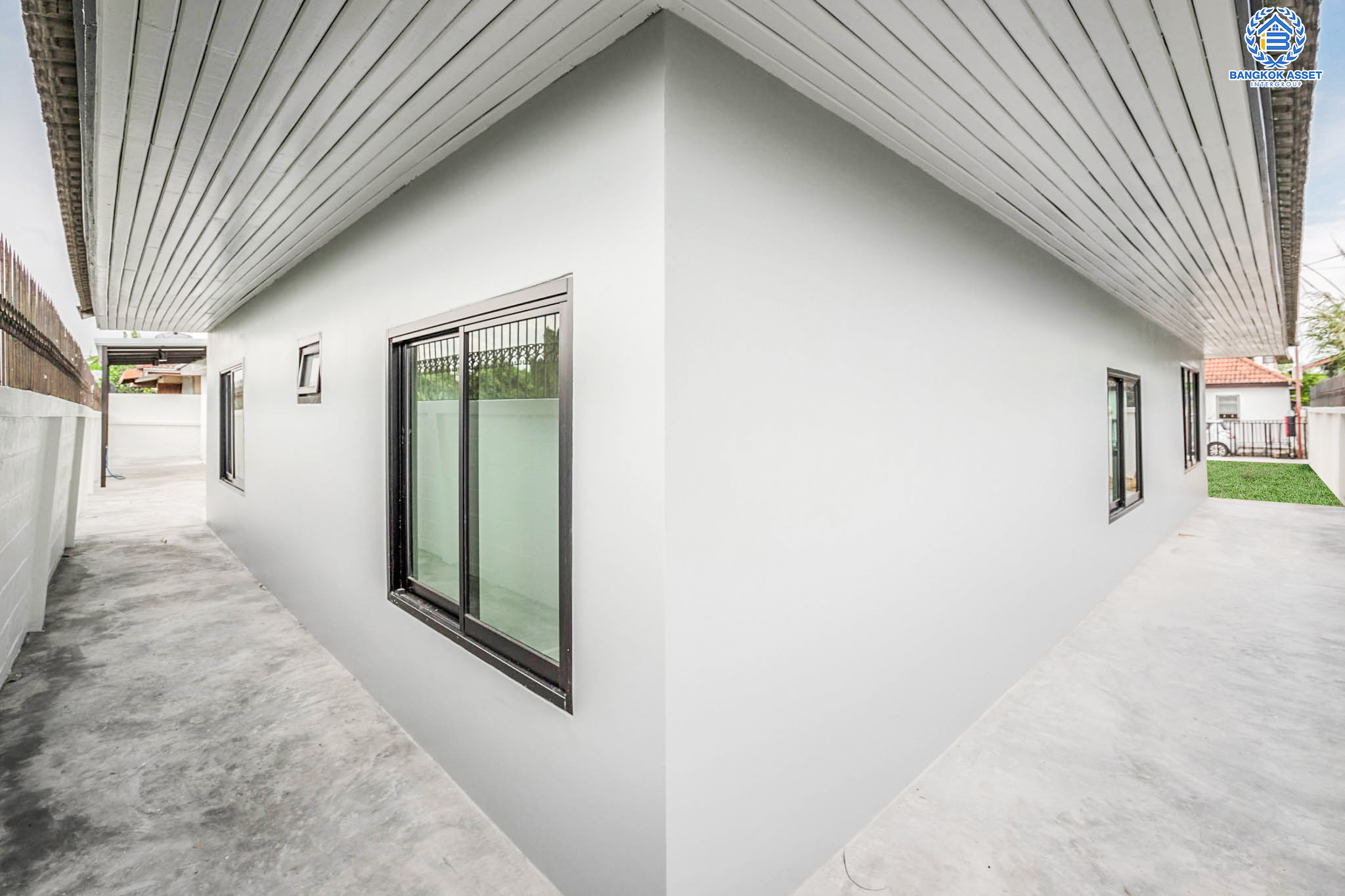 คฤหาสน์มือสองตกแต่งใหม่ ที่สุดแห่งพื้นที่ขนาดใหญ่สุดคุ้ม! เนื้อที่ 155.8 ตร.ว. หลังมุม ม.พัชรวิลล์ บางกรวย-ไทรน้อย พื้นที่ใช้สอยถึง 445 ตร.ม. อีกระดับของฟังก์ชัน 6 ห้องนอน 4 ห้องน้ำ 2 ห้องอเนกประสงค์ จอดรถได้ 4 คัน บนทำเลศักยภาพเชื่อมต่อ 3 เส้นทาง ใกล้เซ็นทรัลเวสต์เกต ทางด่วน "กาญจนาภิเษก" เพียง 5 นาทีถึงรถไฟฟ้า "สถานีบางพลู"