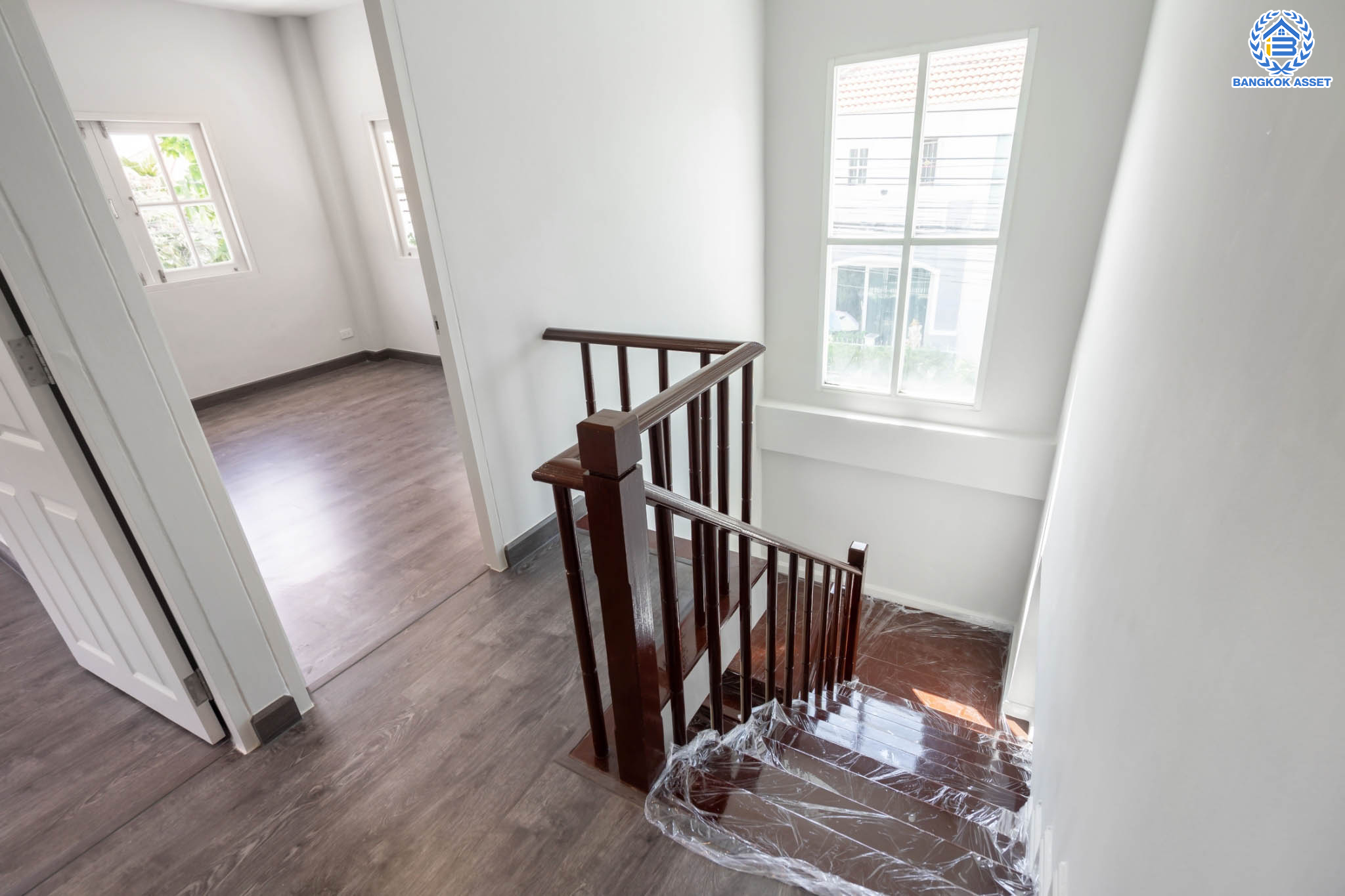 บ้านมือสองตกแต่งใหม่ ม.บุรีรมย์ วงแหวนฯ-ปิ่นเกล้า (ซ.วัดพระเงิน) เนื้อที่ 51.4 ตร.ว. ฟังก์ชัน 4 ห้องนอน 3 ห้องน้ำ จอดรถได้ 2 คัน เดินทางสะดวกสบาย บนทำเลเชื่อมต่อถ.กาญจนาภิเษก ใกล้เซ็นทรัลเวสต์เกต รถไฟฟ้าสายสีม่วง "สถานีตลาดบางใหญ่" และทางด่วนศรีรัช!