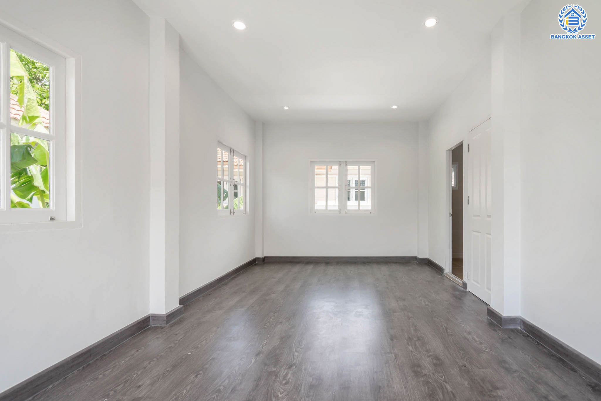 บ้านมือสองตกแต่งใหม่ ม.บุรีรมย์ วงแหวนฯ-ปิ่นเกล้า (ซ.วัดพระเงิน) เนื้อที่ 51.4 ตร.ว. ฟังก์ชัน 4 ห้องนอน 3 ห้องน้ำ จอดรถได้ 2 คัน เดินทางสะดวกสบาย บนทำเลเชื่อมต่อถ.กาญจนาภิเษก ใกล้เซ็นทรัลเวสต์เกต รถไฟฟ้าสายสีม่วง "สถานีตลาดบางใหญ่" และทางด่วนศรีรัช!