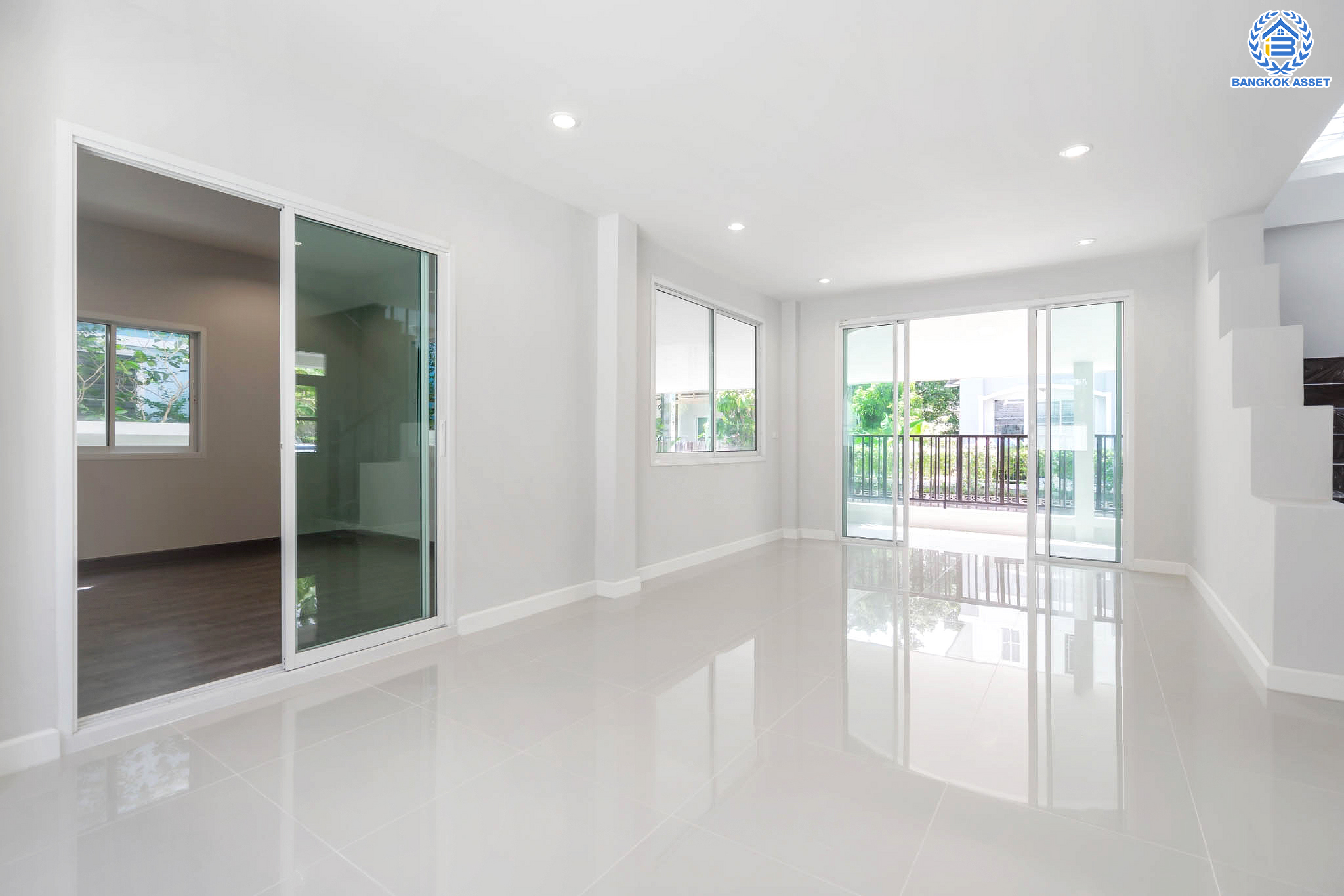 บ้านมือสองตกแต่งใหม่ ม.บุรีรมย์ วงแหวนฯ-ปิ่นเกล้า (ซ.วัดพระเงิน) เนื้อที่ 51.4 ตร.ว. ฟังก์ชัน 4 ห้องนอน 3 ห้องน้ำ จอดรถได้ 2 คัน เดินทางสะดวกสบาย บนทำเลเชื่อมต่อถ.กาญจนาภิเษก ใกล้เซ็นทรัลเวสต์เกต รถไฟฟ้าสายสีม่วง "สถานีตลาดบางใหญ่" และทางด่วนศรีรัช!