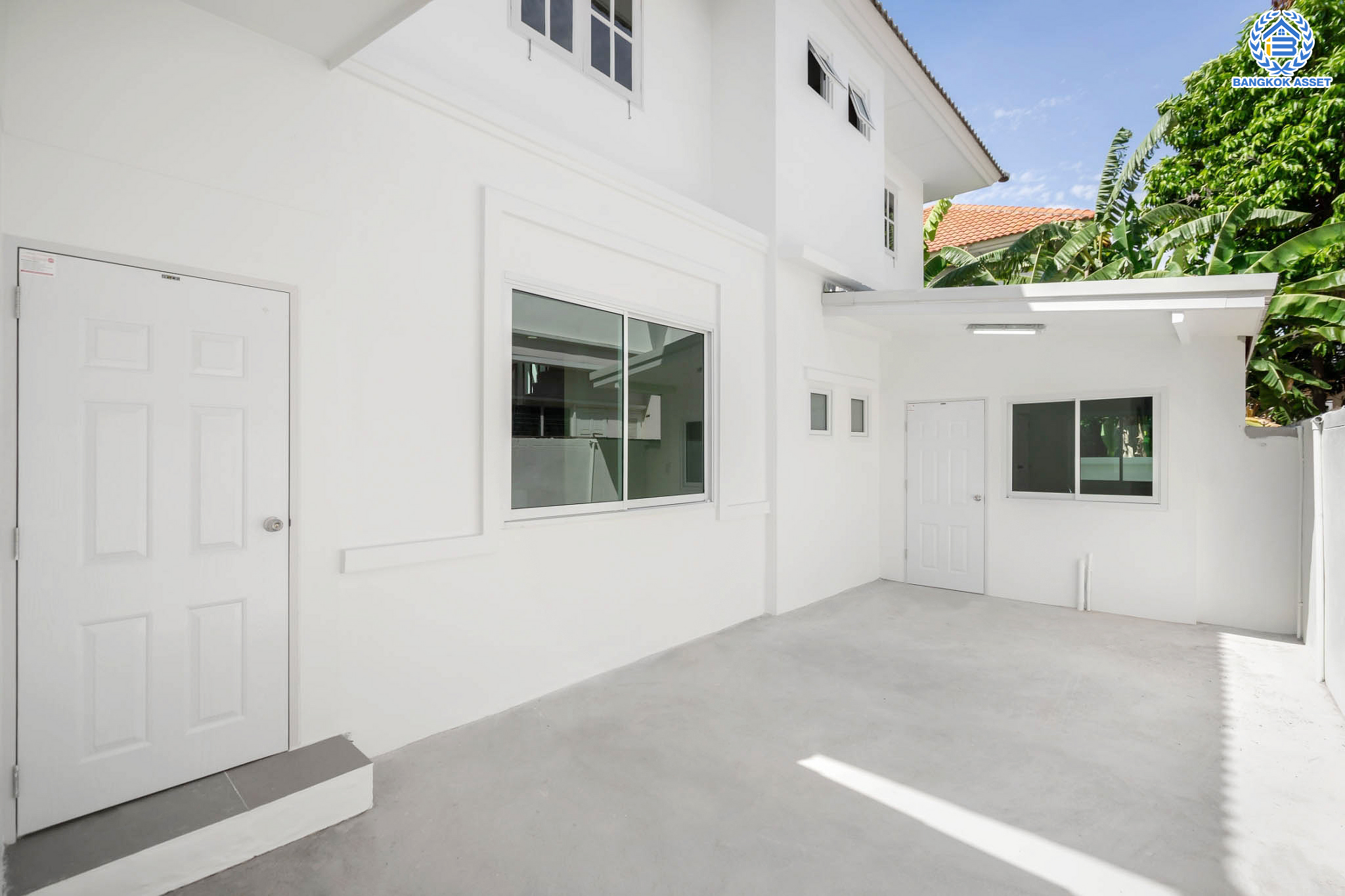 บ้านมือสองตกแต่งใหม่ ม.บุรีรมย์ วงแหวนฯ-ปิ่นเกล้า (ซ.วัดพระเงิน) เนื้อที่ 51.4 ตร.ว. ฟังก์ชัน 4 ห้องนอน 3 ห้องน้ำ จอดรถได้ 2 คัน เดินทางสะดวกสบาย บนทำเลเชื่อมต่อถ.กาญจนาภิเษก ใกล้เซ็นทรัลเวสต์เกต รถไฟฟ้าสายสีม่วง "สถานีตลาดบางใหญ่" และทางด่วนศรีรัช!