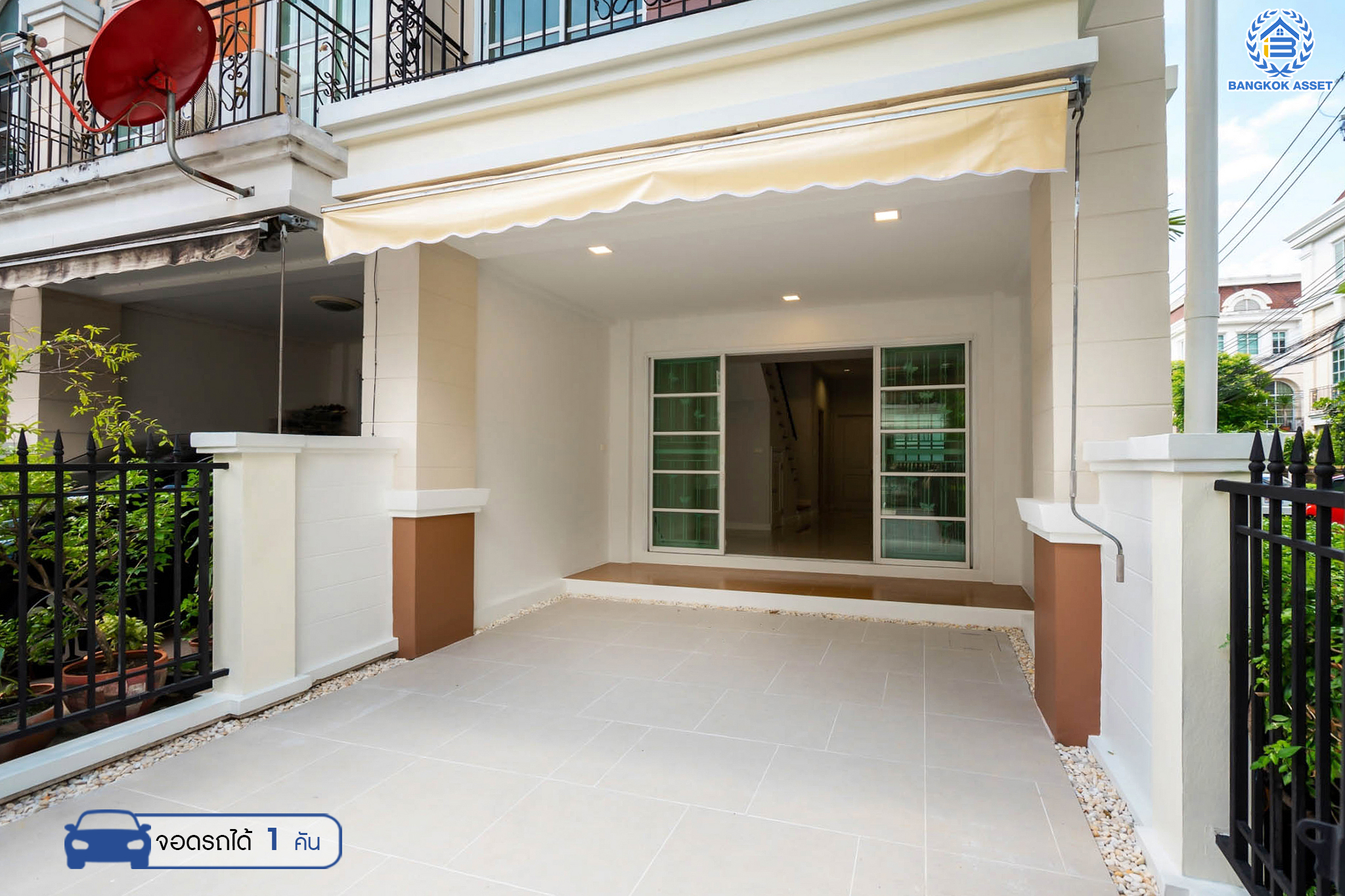 บ้านมือสองตกแต่งใหม่ ทาวน์โฮม 3 ชั้น หลังมุม ม.พลัสซิตี้พาร์ค ลาดพร้าว71 (ซอยโรงเรียนสตรีวิทยา2) เนื้อที่ 17.3 ตร.ว. ฟังก์ชัน 3 ห้องนอน 3 ห้องน้ำ 1 ที่จอดรถ พร้อม Living Area กว้างขวางชั้นสอง ทำเลใจกลางเมือง เชื่อมต่อทั้งถนนประเสริฐมนูญกิจ ,เกษตร-นวมินทร์, ลาดพร้าว, รัชโยธินฯ ใกล้ทางด่วนรามอินทรา เดินทางสะดวกสบาย ติดรถไฟฟ้าสายสีน้ำตาล "สถานีโรงเรียนสตรีวิทยา2"