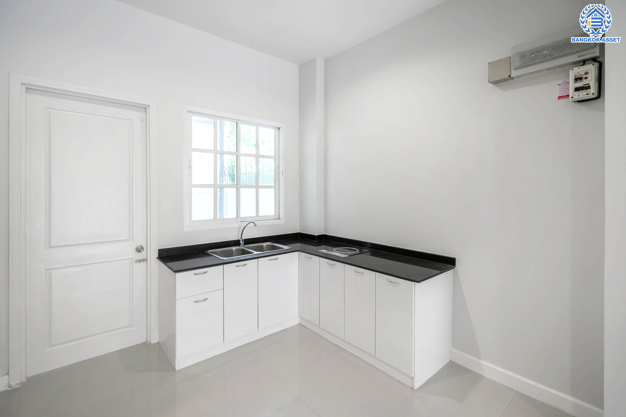 บ้านมือสองตกแต่งใหม่ ทาวน์โฮม 3 ชั้น หลังมุม ม.พลัสซิตี้พาร์ค ลาดพร้าว71 (ซอยโรงเรียนสตรีวิทยา2) เนื้อที่ 17.3 ตร.ว. ฟังก์ชัน 3 ห้องนอน 3 ห้องน้ำ 1 ที่จอดรถ พร้อม Living Area กว้างขวางชั้นสอง ทำเลใจกลางเมือง เชื่อมต่อทั้งถนนประเสริฐมนูญกิจ ,เกษตร-นวมินทร์, ลาดพร้าว, รัชโยธินฯ ใกล้ทางด่วนรามอินทรา เดินทางสะดวกสบาย ติดรถไฟฟ้าสายสีน้ำตาล "สถานีโรงเรียนสตรีวิทยา2"