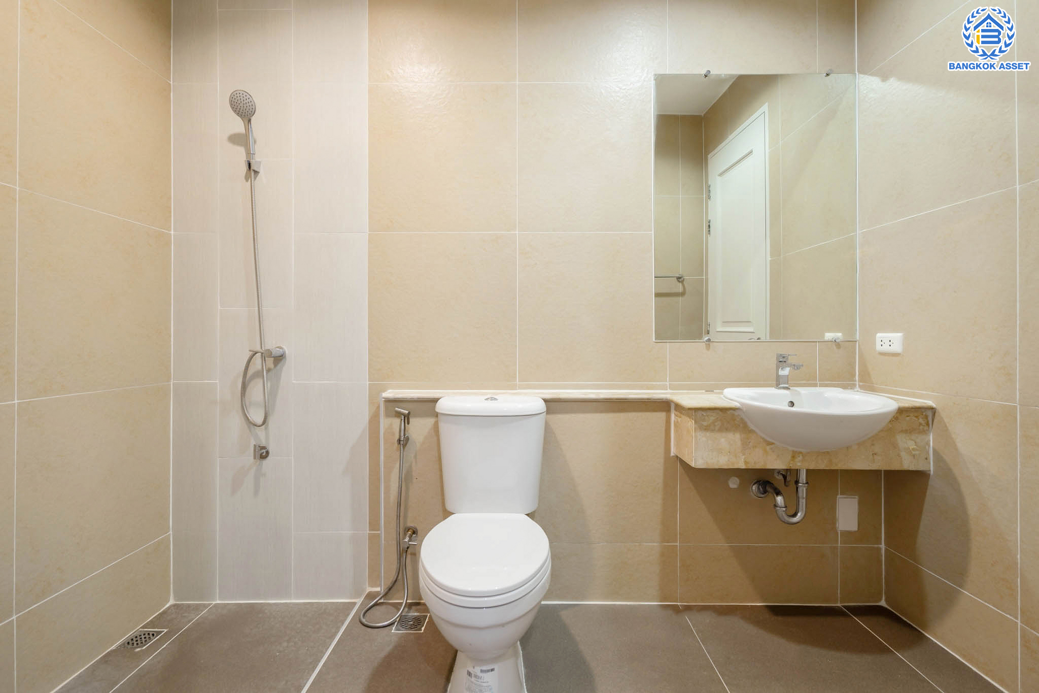 บ้านมือสองตกแต่งใหม่ ทาวน์โฮม 3 ชั้น หลังมุม ม.พลัสซิตี้พาร์ค ลาดพร้าว71 (ซอยโรงเรียนสตรีวิทยา2) เนื้อที่ 17.3 ตร.ว. ฟังก์ชัน 3 ห้องนอน 3 ห้องน้ำ 1 ที่จอดรถ พร้อม Living Area กว้างขวางชั้นสอง ทำเลใจกลางเมือง เชื่อมต่อทั้งถนนประเสริฐมนูญกิจ ,เกษตร-นวมินทร์, ลาดพร้าว, รัชโยธินฯ ใกล้ทางด่วนรามอินทรา เดินทางสะดวกสบาย ติดรถไฟฟ้าสายสีน้ำตาล "สถานีโรงเรียนสตรีวิทยา2"