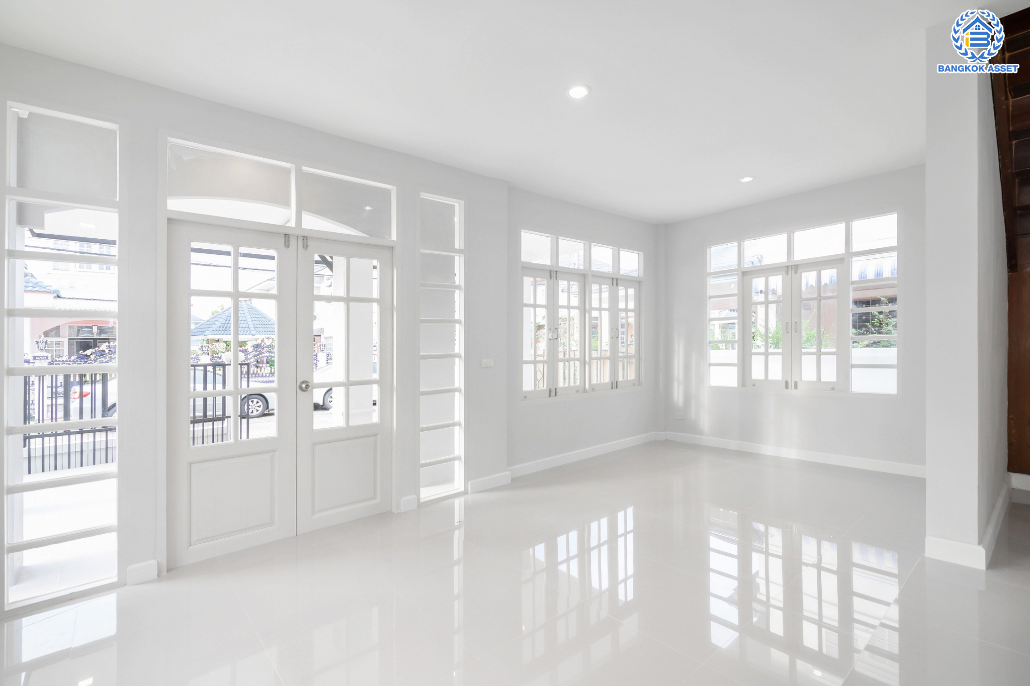 บ้านมือสองตกแต่งใหม่ แบรนด์ Property Perfect ม.มณีรินทร์ รัตนาธิเบศร์-ท่าอิฐ เนื้อที่ 50 ตร.ว. ฟังก์ชัน 3 ห้องนอน 2 ห้องน้ำ จอดรถได้ 1 คัน บนทำเลศักยภาพ ใกล้ทางด่วนงามวงศ์วาน และเพียง 10 นาที ถึงรถไฟฟ้า "สถานีบางรักน้อยท่าอิฐ"