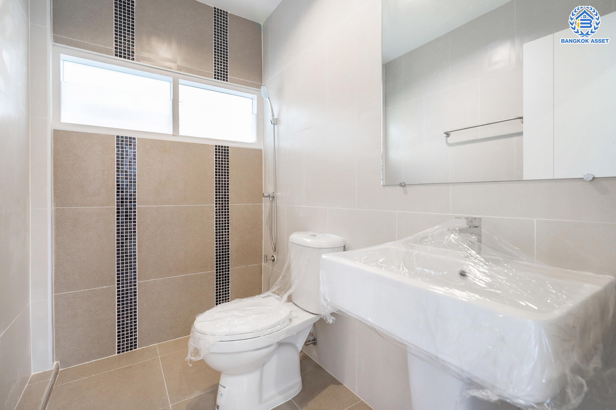 บ้านมือสองตกแต่งใหม่ แบรนด์ Property Perfect ม.มณีรินทร์ รัตนาธิเบศร์-ท่าอิฐ เนื้อที่ 50 ตร.ว. ฟังก์ชัน 3 ห้องนอน 2 ห้องน้ำ จอดรถได้ 1 คัน บนทำเลศักยภาพ ใกล้ทางด่วนงามวงศ์วาน และเพียง 10 นาที ถึงรถไฟฟ้า "สถานีบางรักน้อยท่าอิฐ"