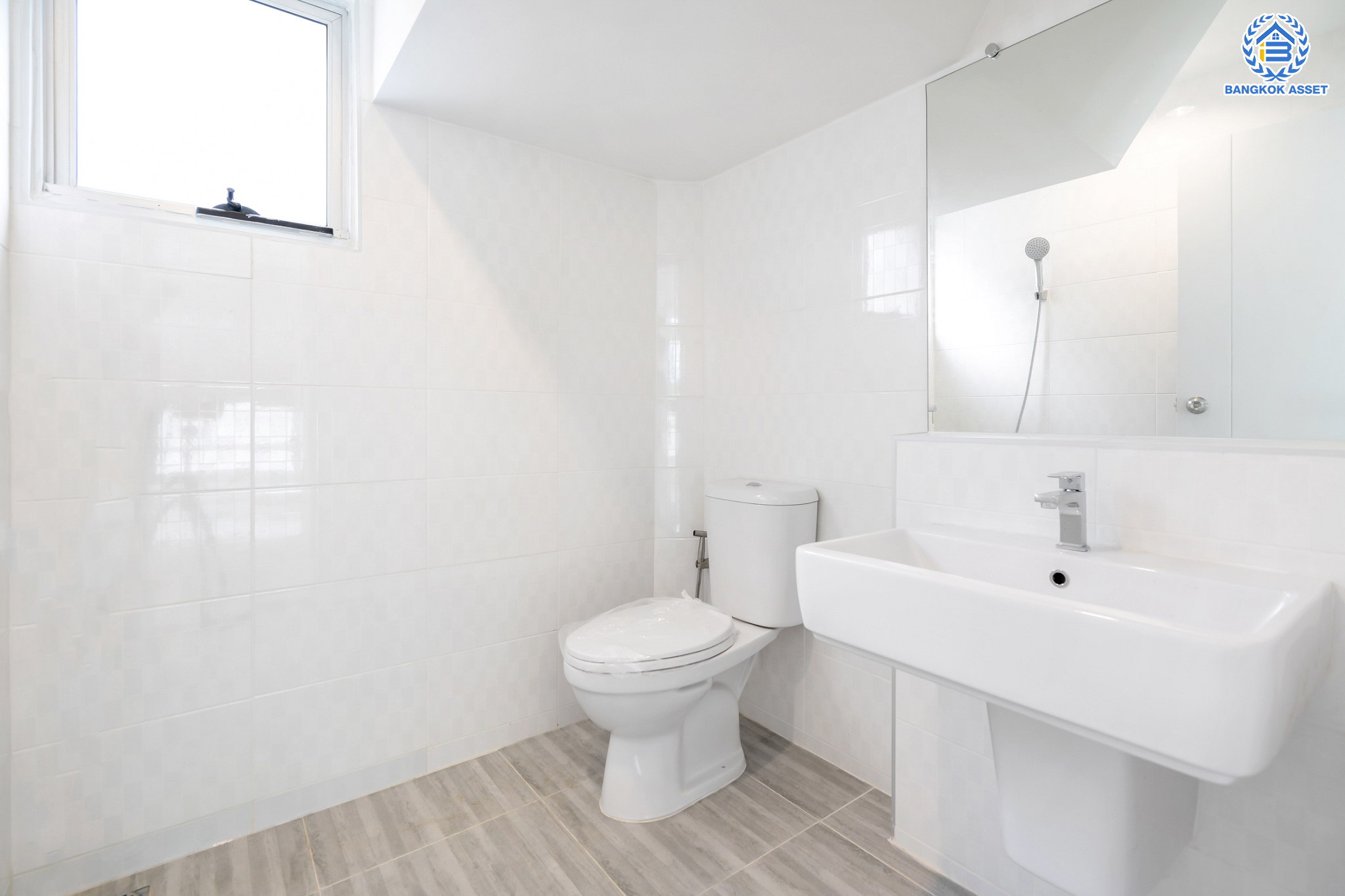 บ้านมือสองตกแต่งใหม่ แบรนด์ L&H ม.พฤกษ์ลดา ติวานนท์-ราชพฤกษ์ เนื้อที่ 50.1 ตร.ว. ฟังก์ชัน 3 ห้องนอน 2 ห้องน้ำ 2 ที่จอดรถ บนทำเลติดถนน 345 เชื่อมต่อหลายเส้นทาง ใกล้ทางด่วน "ศรีสมาน"...