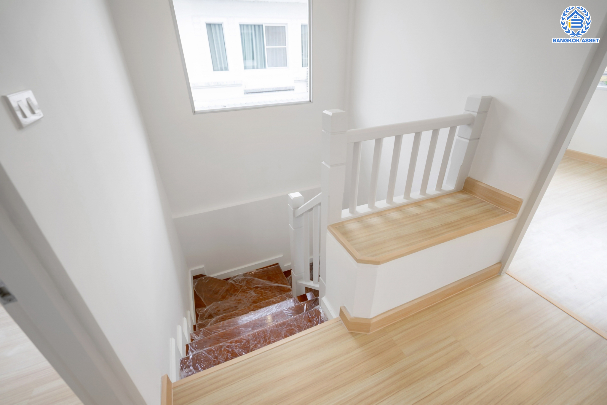 บ้านมือสองตกแต่งใหม่ แบรนด์ L&H ม.พฤกษ์ลดา ติวานนท์-ราชพฤกษ์ เนื้อที่ 50.1 ตร.ว. ฟังก์ชัน 3 ห้องนอน 2 ห้องน้ำ 2 ที่จอดรถ บนทำเลติดถนน 345 เชื่อมต่อหลายเส้นทาง ใกล้ทางด่วน "ศรีสมาน"...