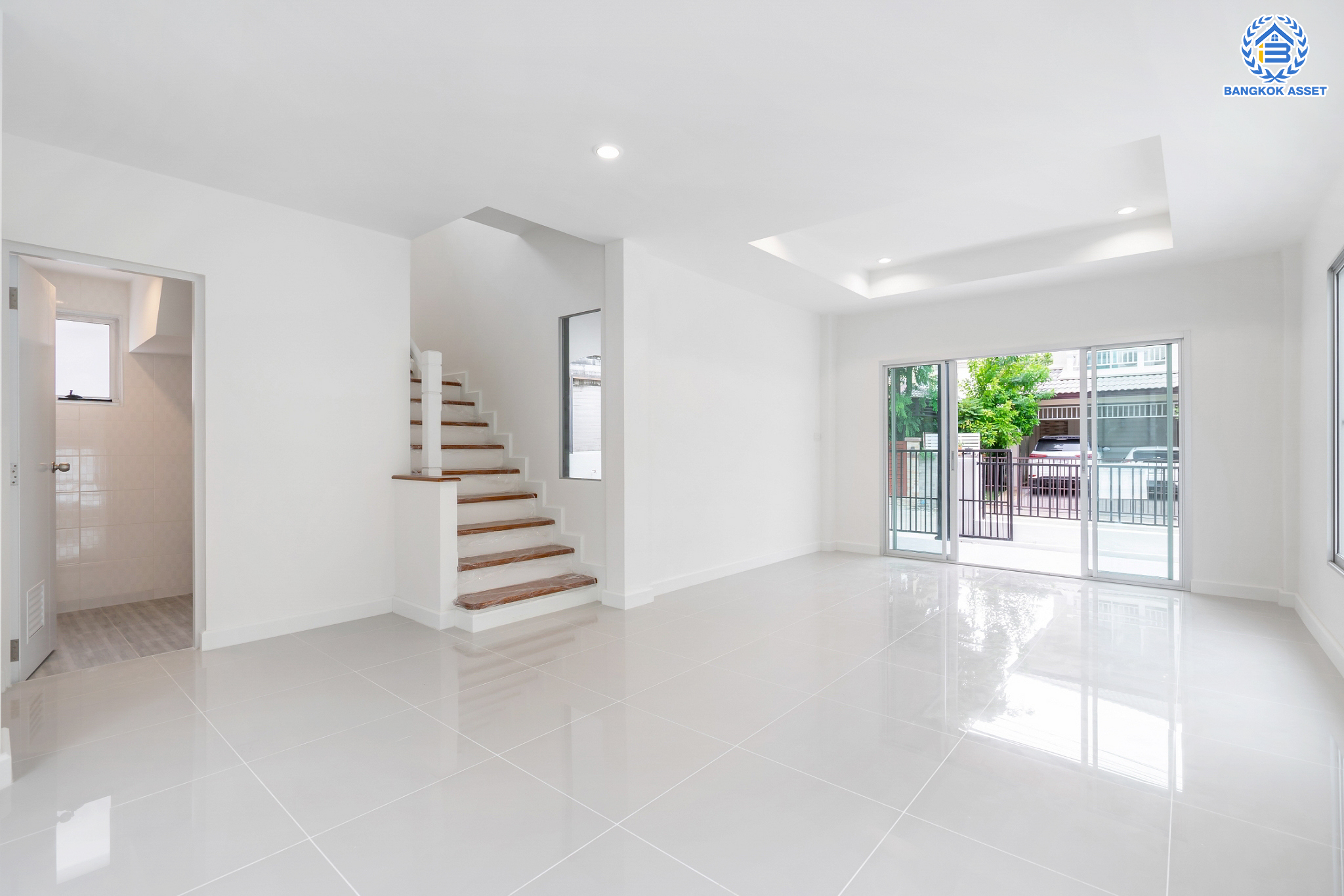 บ้านมือสองตกแต่งใหม่ แบรนด์ L&H ม.พฤกษ์ลดา ติวานนท์-ราชพฤกษ์ เนื้อที่ 50.1 ตร.ว. ฟังก์ชัน 3 ห้องนอน 2 ห้องน้ำ 2 ที่จอดรถ บนทำเลติดถนน 345 เชื่อมต่อหลายเส้นทาง ใกล้ทางด่วน "ศรีสมาน"...