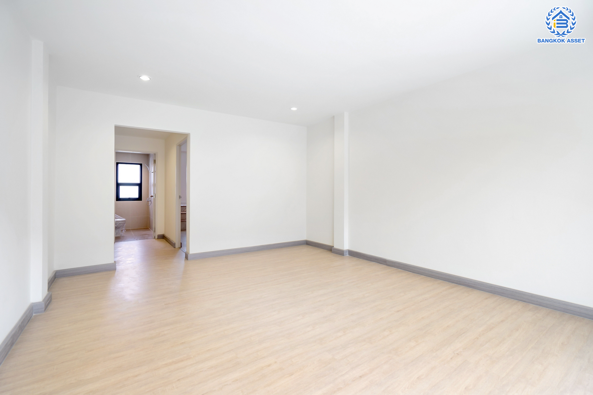 บ้านมือสองตกแต่งใหม่ ม.สนารา วิภาวดี ทาวน์โฮม 3 ชั้น เนื้อที่ 17.7 ตร.ว. ฟังก์ชัน 3 ห้องนอน 3 ห้องน้ำ 1 ที่จอดรถ รองรับทุกการอยู่อาศัย บนทำเลเชื่อมต่อหลายเส้นทาง ถ.กำแพงเพชร6 เชื่อมต่อ ถ.แจ้งวัฒนะ และใกล้รถไฟฟ้าสายสีแดง "สถานีดอนเมือง"…