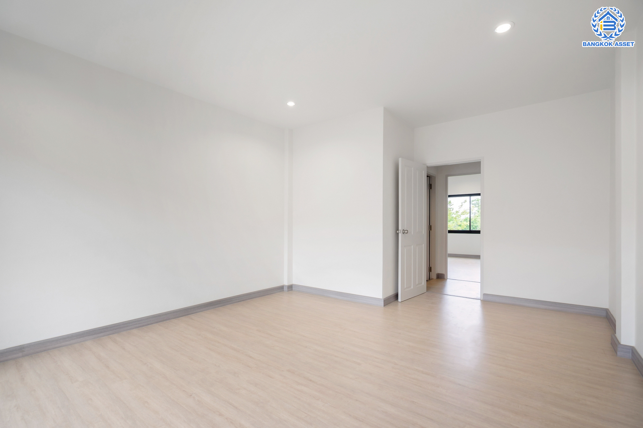 บ้านมือสองตกแต่งใหม่ ม.สนารา วิภาวดี ทาวน์โฮม 3 ชั้น เนื้อที่ 17.7 ตร.ว. ฟังก์ชัน 3 ห้องนอน 3 ห้องน้ำ 1 ที่จอดรถ รองรับทุกการอยู่อาศัย บนทำเลเชื่อมต่อหลายเส้นทาง ถ.กำแพงเพชร6 เชื่อมต่อ ถ.แจ้งวัฒนะ และใกล้รถไฟฟ้าสายสีแดง "สถานีดอนเมือง"…