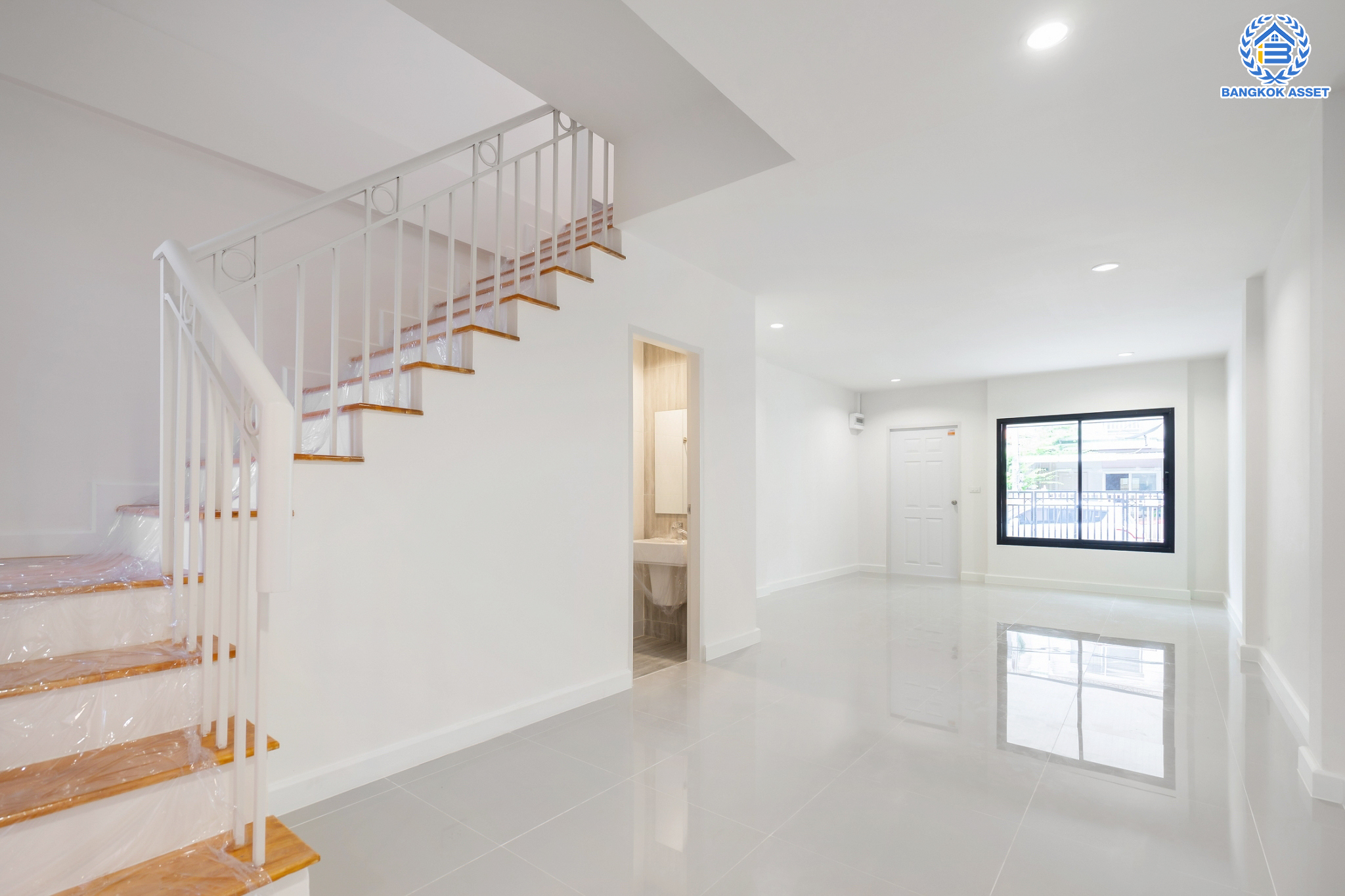 บ้านมือสองตกแต่งใหม่ ม.สนารา วิภาวดี ทาวน์โฮม 3 ชั้น เนื้อที่ 17.7 ตร.ว. ฟังก์ชัน 3 ห้องนอน 3 ห้องน้ำ 1 ที่จอดรถ รองรับทุกการอยู่อาศัย บนทำเลเชื่อมต่อหลายเส้นทาง ถ.กำแพงเพชร6 เชื่อมต่อ ถ.แจ้งวัฒนะ และใกล้รถไฟฟ้าสายสีแดง "สถานีดอนเมือง"…