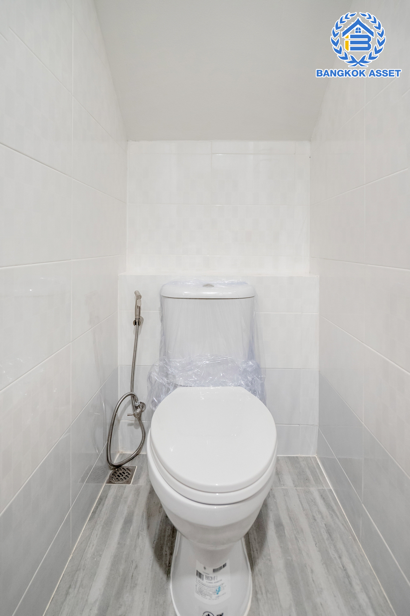 บ้านมือสองตกแต่งใหม่ ม.สนารา วิภาวดี ทาวน์โฮม 3 ชั้น เนื้อที่ 17.7 ตร.ว. ฟังก์ชัน 3 ห้องนอน 3 ห้องน้ำ 1 ที่จอดรถ รองรับทุกการอยู่อาศัย บนทำเลเชื่อมต่อหลายเส้นทาง ถ.กำแพงเพชร6 เชื่อมต่อ ถ.แจ้งวัฒนะ และใกล้รถไฟฟ้าสายสีแดง "สถานีดอนเมือง"…