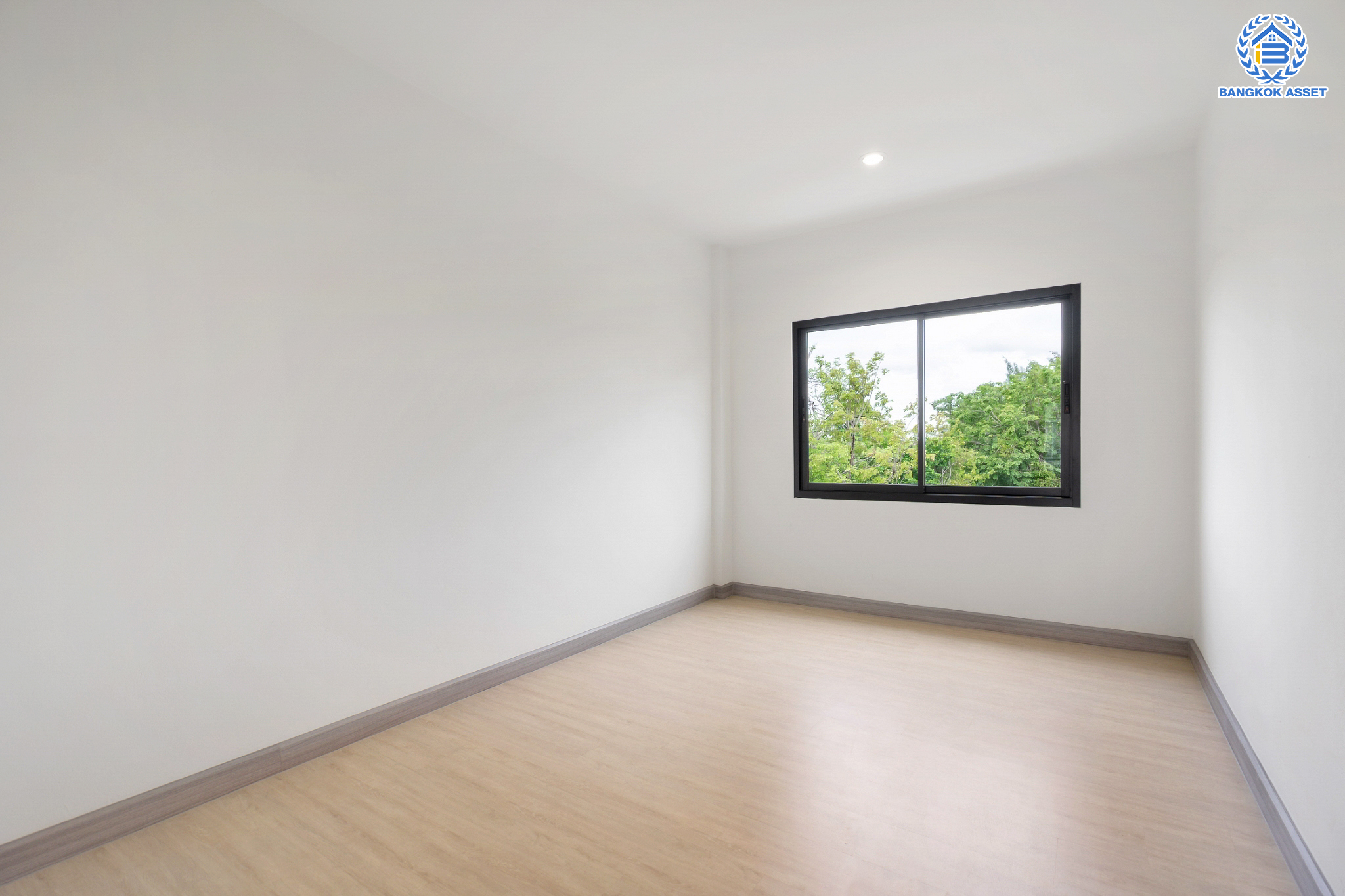 บ้านมือสองตกแต่งใหม่ ม.สนารา วิภาวดี ทาวน์โฮม 3 ชั้น เนื้อที่ 17.7 ตร.ว. ฟังก์ชัน 3 ห้องนอน 3 ห้องน้ำ 1 ที่จอดรถ รองรับทุกการอยู่อาศัย บนทำเลเชื่อมต่อหลายเส้นทาง ถ.กำแพงเพชร6 เชื่อมต่อ ถ.แจ้งวัฒนะ และใกล้รถไฟฟ้าสายสีแดง "สถานีดอนเมือง"…