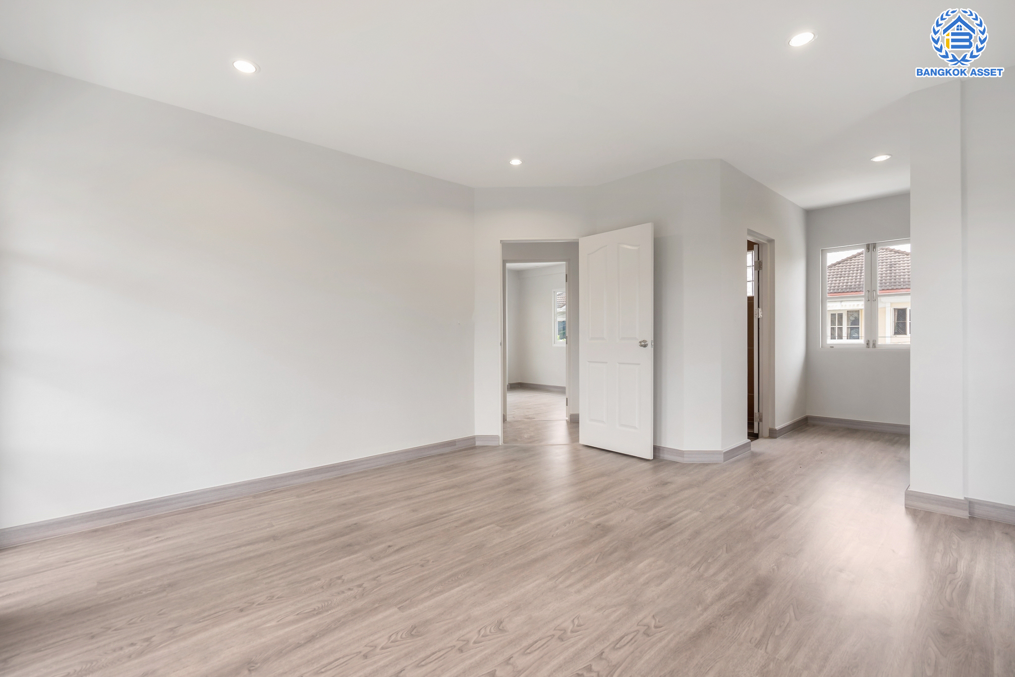 บ้านมือสองตกแต่งใหม่ แบรนด์ LH ม.ชัยพฤกษ์ บางบัวทอง หลังมุม เนื้อที่ 69.7 ตร.ว. ฟังก์ชัน 3 ห้องนอน 2 ห้องน้ำ จอดรถ 2 คัน พร้อม Facilities ครบครัน บนทำเลเดินทางสะดวก ติดถนนบางกรวย-ไทรน้อย ใกล้เซ็นทรัลเวสต์เกต และรถไฟฟ้าสายสีม่วง "สถานีบางพลู"