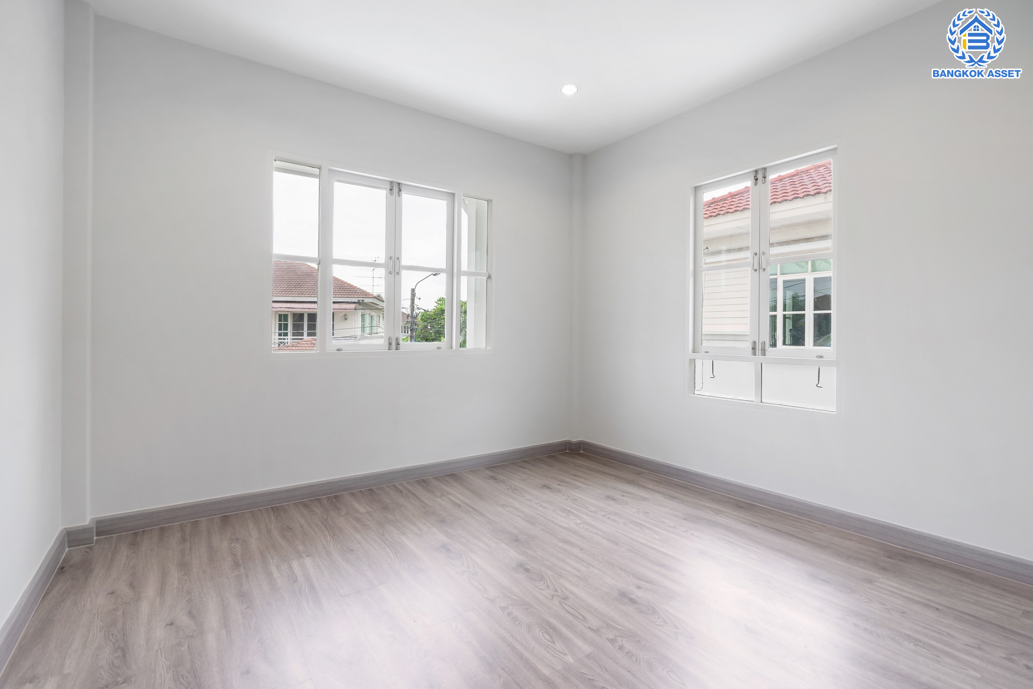 บ้านมือสองตกแต่งใหม่ แบรนด์ LH ม.ชัยพฤกษ์ บางบัวทอง หลังมุม เนื้อที่ 69.7 ตร.ว. ฟังก์ชัน 3 ห้องนอน 2 ห้องน้ำ จอดรถ 2 คัน พร้อม Facilities ครบครัน บนทำเลเดินทางสะดวก ติดถนนบางกรวย-ไทรน้อย ใกล้เซ็นทรัลเวสต์เกต และรถไฟฟ้าสายสีม่วง "สถานีบางพลู"