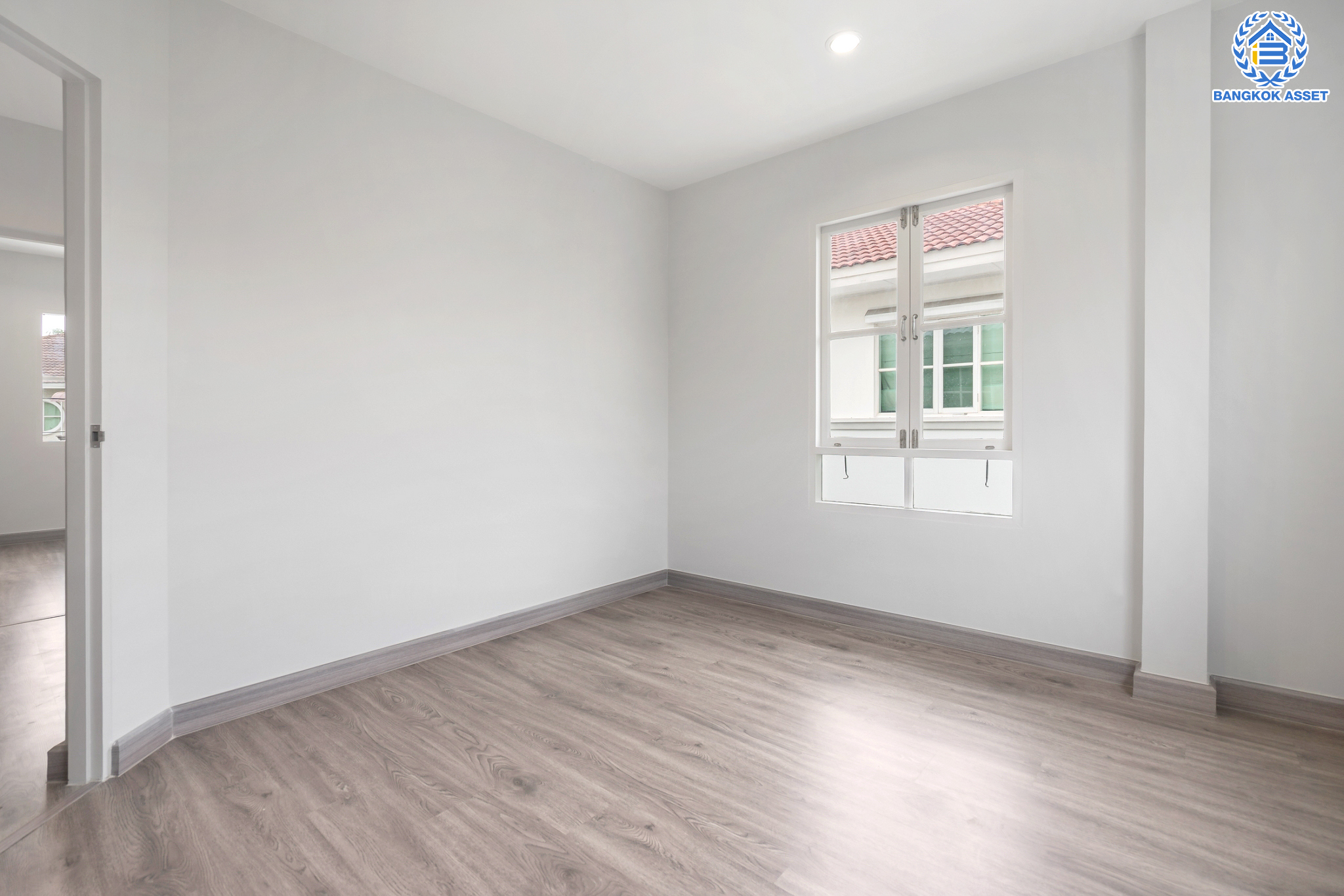 บ้านมือสองตกแต่งใหม่ แบรนด์ LH ม.ชัยพฤกษ์ บางบัวทอง หลังมุม เนื้อที่ 69.7 ตร.ว. ฟังก์ชัน 3 ห้องนอน 2 ห้องน้ำ จอดรถ 2 คัน พร้อม Facilities ครบครัน บนทำเลเดินทางสะดวก ติดถนนบางกรวย-ไทรน้อย ใกล้เซ็นทรัลเวสต์เกต และรถไฟฟ้าสายสีม่วง "สถานีบางพลู"