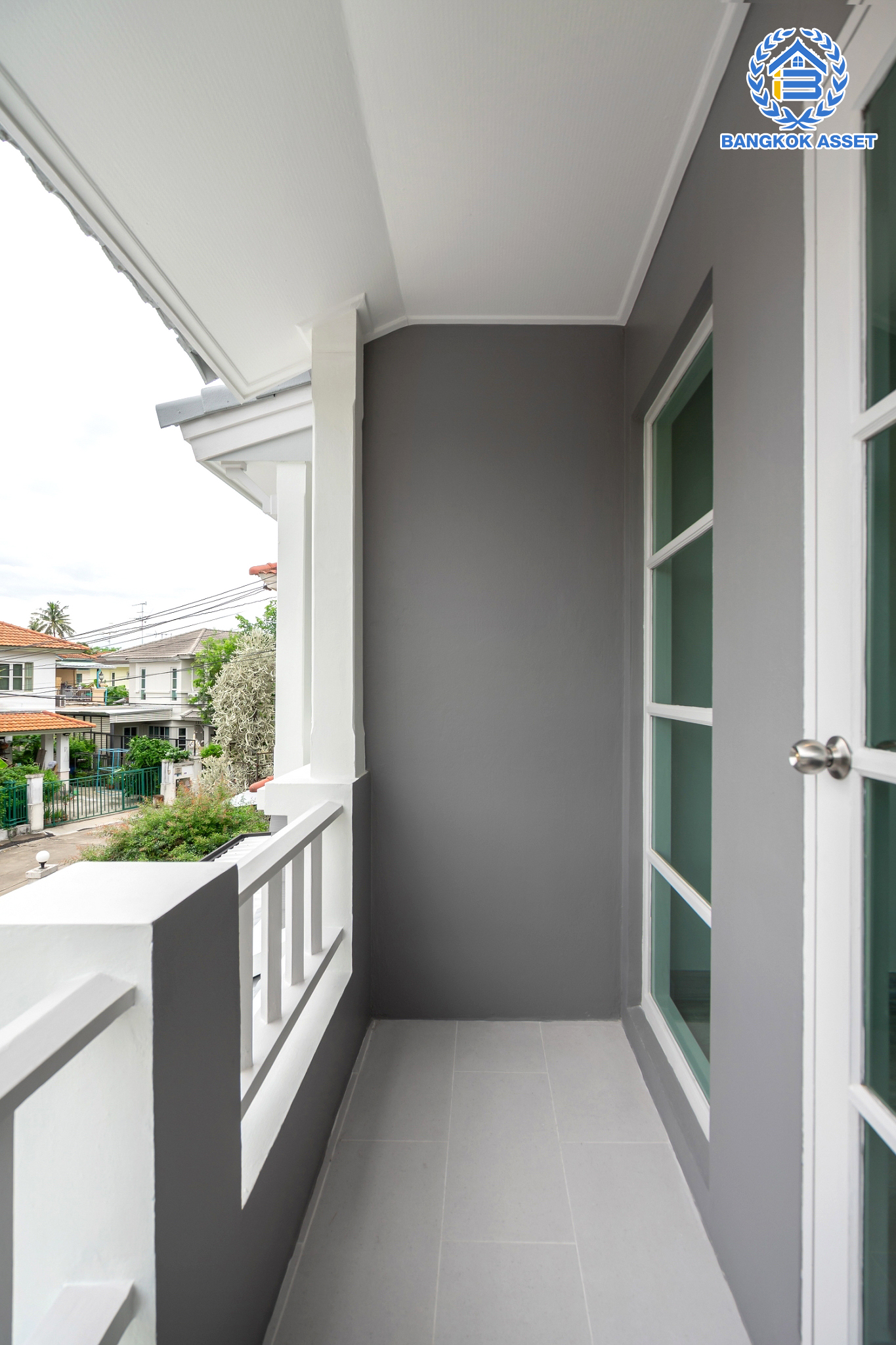 บ้านมือสองตกแต่งใหม่ แบรนด์ LH ม.ชัยพฤกษ์ บางบัวทอง หลังมุม เนื้อที่ 69.7 ตร.ว. ฟังก์ชัน 3 ห้องนอน 2 ห้องน้ำ จอดรถ 2 คัน พร้อม Facilities ครบครัน บนทำเลเดินทางสะดวก ติดถนนบางกรวย-ไทรน้อย ใกล้เซ็นทรัลเวสต์เกต และรถไฟฟ้าสายสีม่วง "สถานีบางพลู"