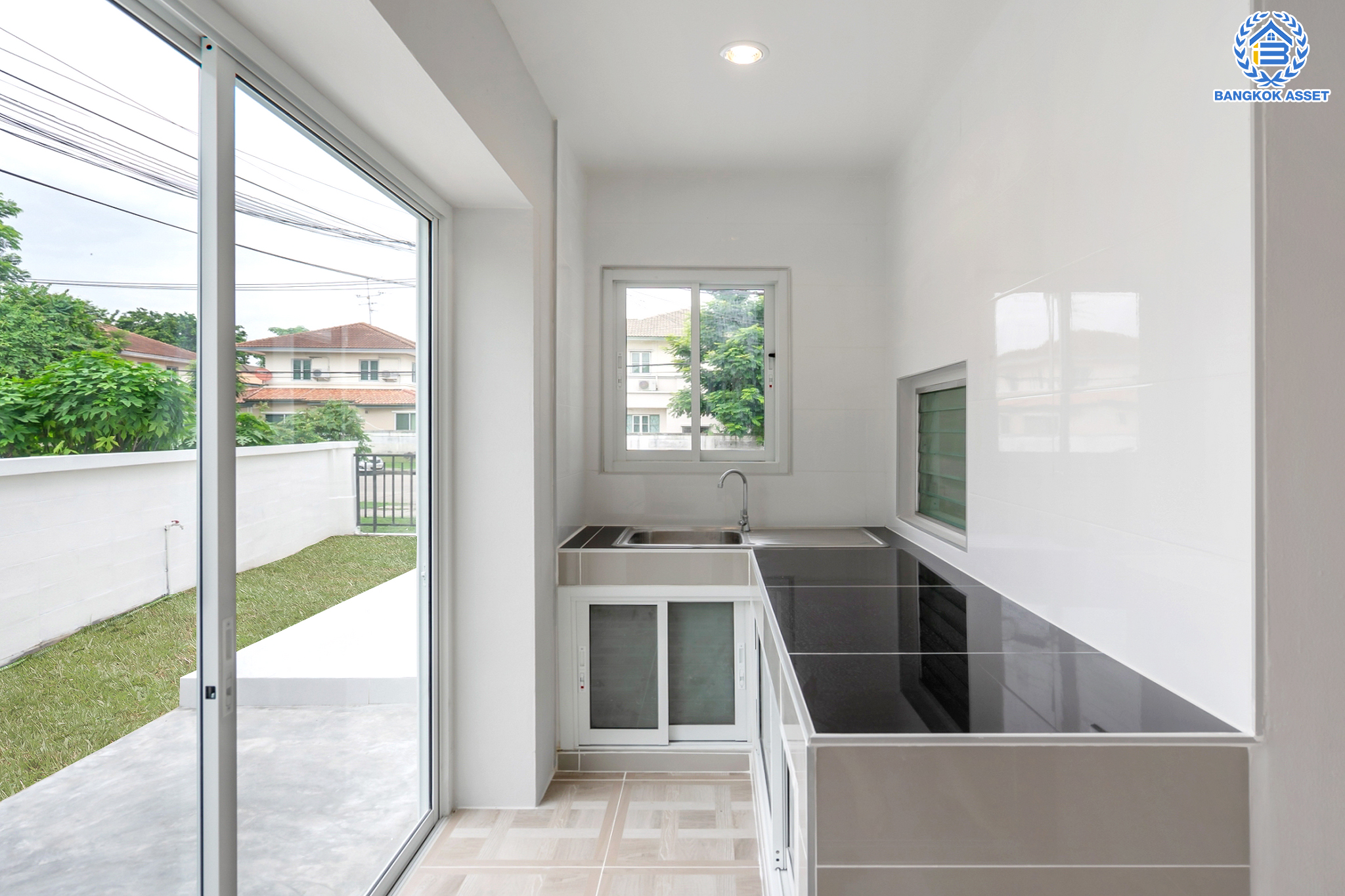 บ้านมือสองตกแต่งใหม่ แบรนด์ LH ม.ชัยพฤกษ์ บางบัวทอง หลังมุม เนื้อที่ 69.7 ตร.ว. ฟังก์ชัน 3 ห้องนอน 2 ห้องน้ำ จอดรถ 2 คัน พร้อม Facilities ครบครัน บนทำเลเดินทางสะดวก ติดถนนบางกรวย-ไทรน้อย ใกล้เซ็นทรัลเวสต์เกต และรถไฟฟ้าสายสีม่วง "สถานีบางพลู"