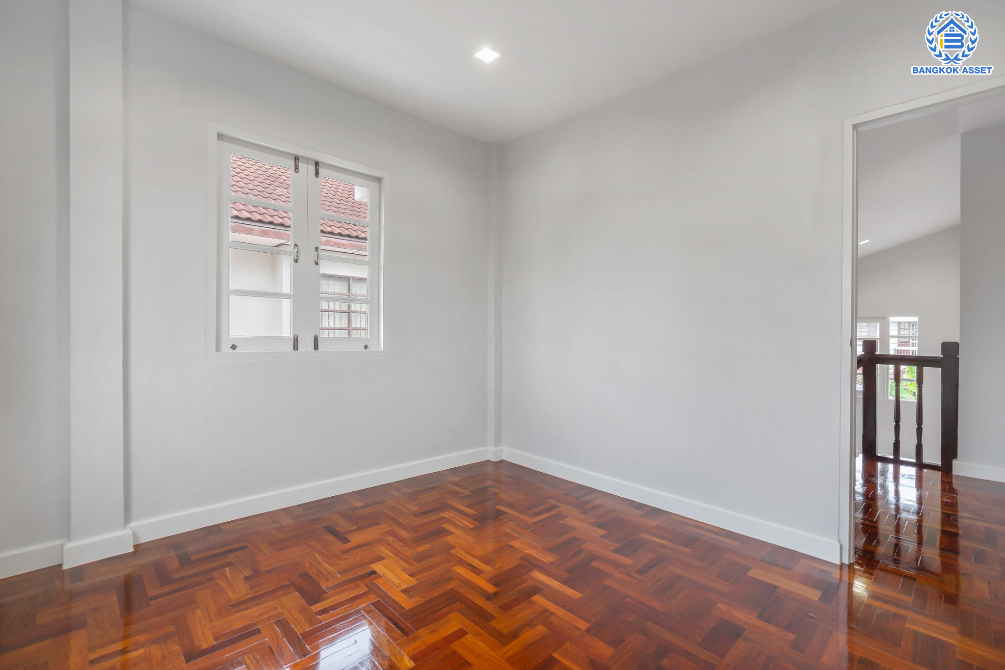 บ้านมือสองตกแต่งใหม่ คุณภาพแบรนด์ LH ม.ชลลดา บางบัวทอง เนื้อที่ 80 ตร.ว. ตกแต่งหรูหรา ฟังก์ชันจัดเต็ม 4 ห้องนอน 3 ห้องน้ำ 1 ห้องอเนกประสงค์ จอดรถได้ 2 คัน มีสนามหญ้าด้านข้างกว้างขวาง พร้อม Facilities ครบ! บนทำเลคุณภาพ เชื่อมต่อได้หลายเส้นทาง ใกล้เซ็นทรัลเวสต์เกต และรถไฟฟ้า "สถานีบางพลู"