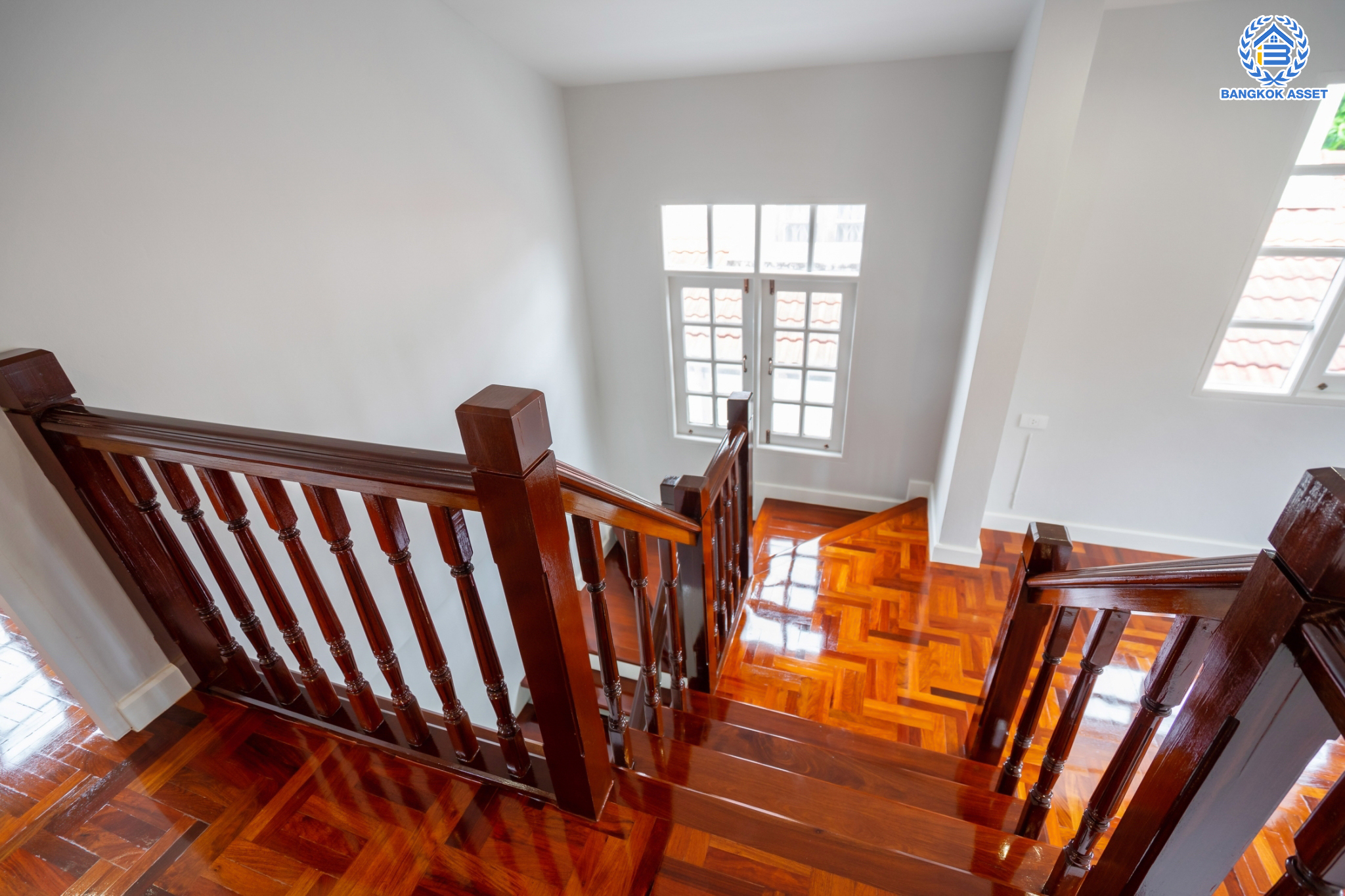 บ้านมือสองตกแต่งใหม่ คุณภาพแบรนด์ LH ม.ชลลดา บางบัวทอง เนื้อที่ 80 ตร.ว. ตกแต่งหรูหรา ฟังก์ชันจัดเต็ม 4 ห้องนอน 3 ห้องน้ำ 1 ห้องอเนกประสงค์ จอดรถได้ 2 คัน มีสนามหญ้าด้านข้างกว้างขวาง พร้อม Facilities ครบ! บนทำเลคุณภาพ เชื่อมต่อได้หลายเส้นทาง ใกล้เซ็นทรัลเวสต์เกต และรถไฟฟ้า "สถานีบางพลู"