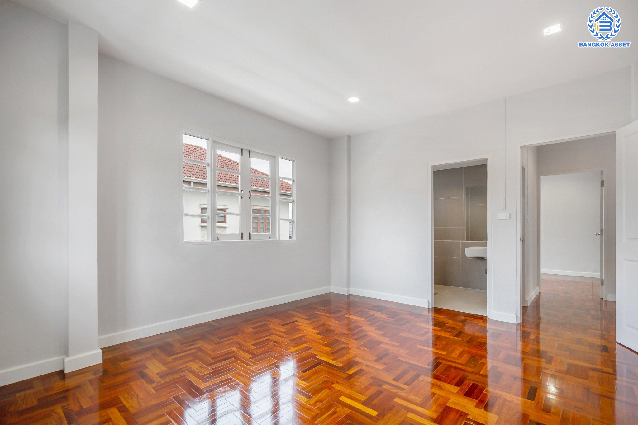 บ้านมือสองตกแต่งใหม่ คุณภาพแบรนด์ LH ม.ชลลดา บางบัวทอง เนื้อที่ 80 ตร.ว. ตกแต่งหรูหรา ฟังก์ชันจัดเต็ม 4 ห้องนอน 3 ห้องน้ำ 1 ห้องอเนกประสงค์ จอดรถได้ 2 คัน มีสนามหญ้าด้านข้างกว้างขวาง พร้อม Facilities ครบ! บนทำเลคุณภาพ เชื่อมต่อได้หลายเส้นทาง ใกล้เซ็นทรัลเวสต์เกต และรถไฟฟ้า "สถานีบางพลู"