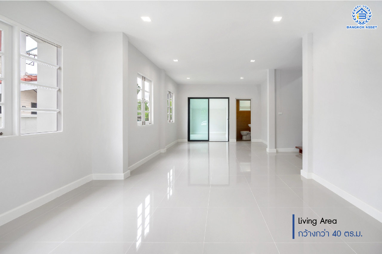 บ้านมือสองตกแต่งใหม่ คุณภาพแบรนด์ LH ม.ชลลดา บางบัวทอง เนื้อที่ 80 ตร.ว. ตกแต่งหรูหรา ฟังก์ชันจัดเต็ม 4 ห้องนอน 3 ห้องน้ำ 1 ห้องอเนกประสงค์ จอดรถได้ 2 คัน มีสนามหญ้าด้านข้างกว้างขวาง พร้อม Facilities ครบ! บนทำเลคุณภาพ เชื่อมต่อได้หลายเส้นทาง ใกล้เซ็นทรัลเวสต์เกต และรถไฟฟ้า "สถานีบางพลู"