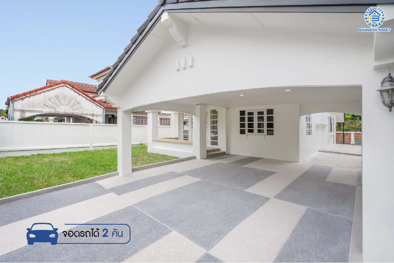 บ้านมือสองตกแต่งใหม่ คุณภาพแบรนด์ LH ม.ชลลดา บางบัวทอง เนื้อที่ 80 ตร.ว. ตกแต่งหรูหรา ฟังก์ชันจัดเต็ม 4 ห้องนอน 3 ห้องน้ำ 1 ห้องอเนกประสงค์ จอดรถได้ 2 คัน มีสนามหญ้าด้านข้างกว้างขวาง พร้อม Facilities ครบ! บนทำเลคุณภาพ เชื่อมต่อได้หลายเส้นทาง ใกล้เซ็นทรัลเวสต์เกต และรถไฟฟ้า "สถานีบางพลู"