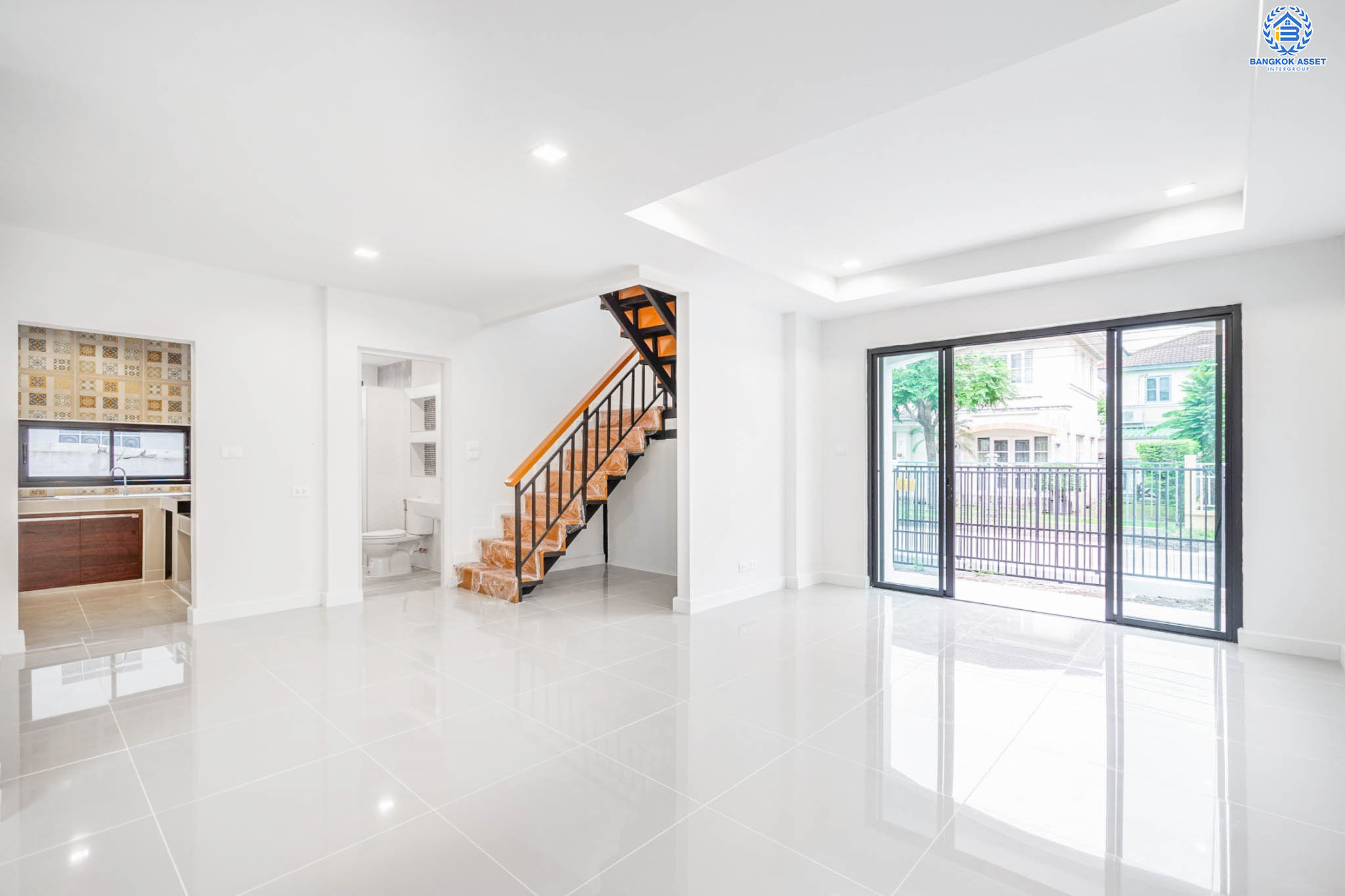 บ้านมือสองตกแต่งใหม่ แบรนด์ LH ม.ชัยพฤกษ์ บางใหญ่-เซ็นทรัลเวสต์เกต ตอบโจทย์ทุกการอยู่อาศัย เนื้อที่ 55 ตร.ว. ฟังก์ชัน 3 ห้องนอน 2 ห้องน้ำ 1 ที่จอดรถ บนทำเลดีที่สุด! ใกล้เซ็นทรัลเวสต์เกต ทางด่วน "กาญจนาภิเษก" และเพียง 10 นาที ถึงรถไฟฟ้า "สถานีคลองบางไผ่"