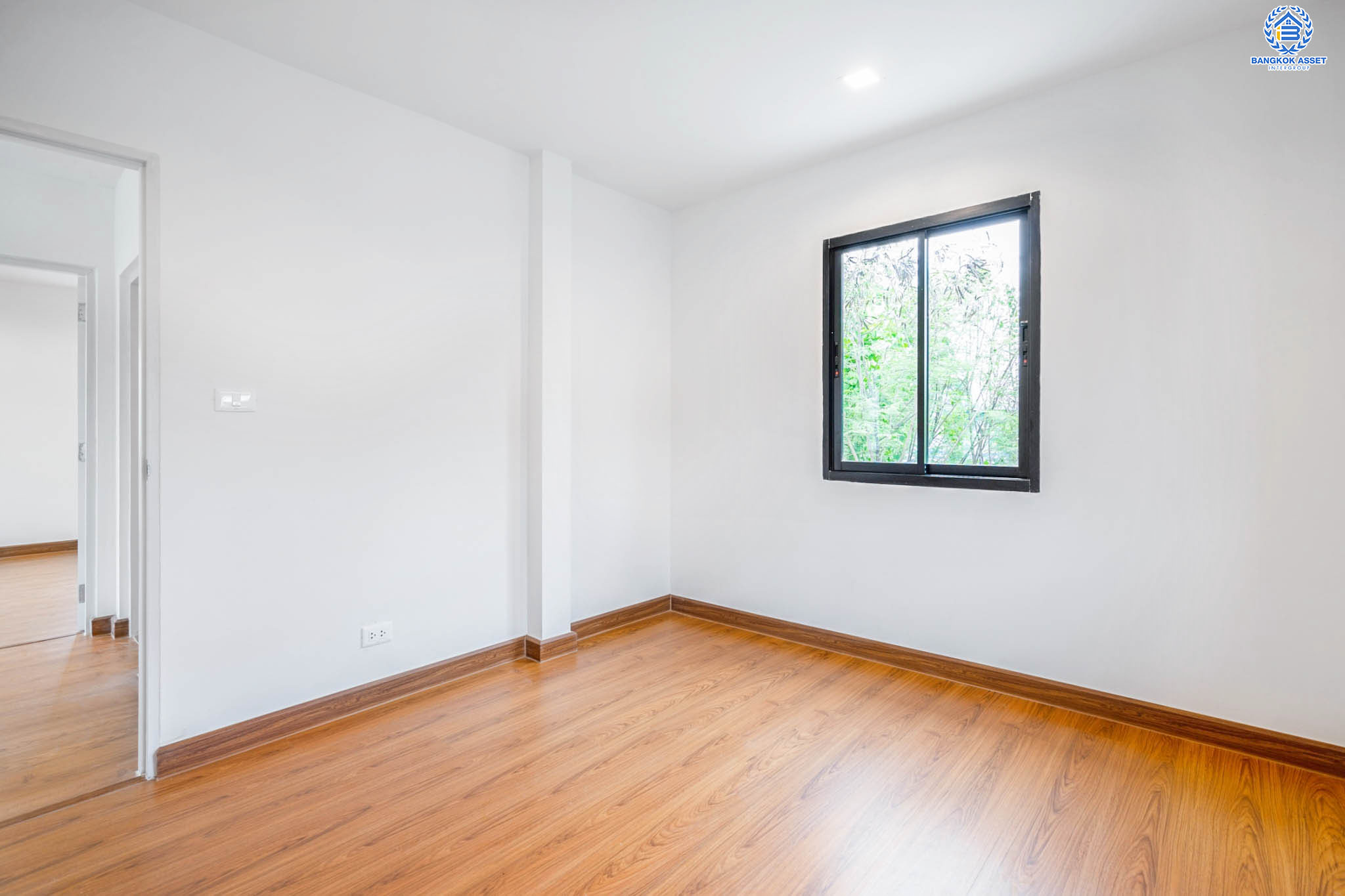 บ้านมือสองตกแต่งใหม่ แบรนด์ LH ม.ชัยพฤกษ์ บางใหญ่-เซ็นทรัลเวสต์เกต ตอบโจทย์ทุกการอยู่อาศัย เนื้อที่ 55 ตร.ว. ฟังก์ชัน 3 ห้องนอน 2 ห้องน้ำ 1 ที่จอดรถ บนทำเลดีที่สุด! ใกล้เซ็นทรัลเวสต์เกต ทางด่วน "กาญจนาภิเษก" และเพียง 10 นาที ถึงรถไฟฟ้า "สถานีคลองบางไผ่"