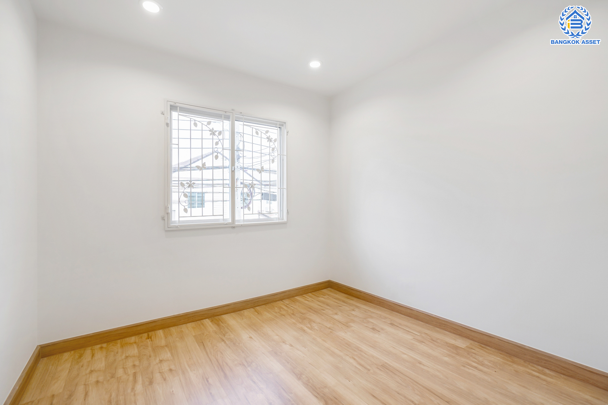 บ้านมือสองตกแต่งใหม่ ม.พฤกษาทาวน์ ติดถนนราชพฤกษ์ ทาวน์เฮ้าส์ #หลังมุม เนื้อที่ 17.2 ตร.ว. ฟังก์ชัน 3 ห้องนอน 2 ห้องน้ำ 1 ที่จอดรถ บนทำเลศักยภาพ ใกล้วงเวียนพระราม5 เชื่อมต่อทั้ง ถ.นครอินทร์ ,ราชพฤกษ์ ,และกาญจนาภิเษก ใกล้เซ็นทรัลเวสต์เกต และรถไฟฟ้า "สถานีบางรักใหญ่"...