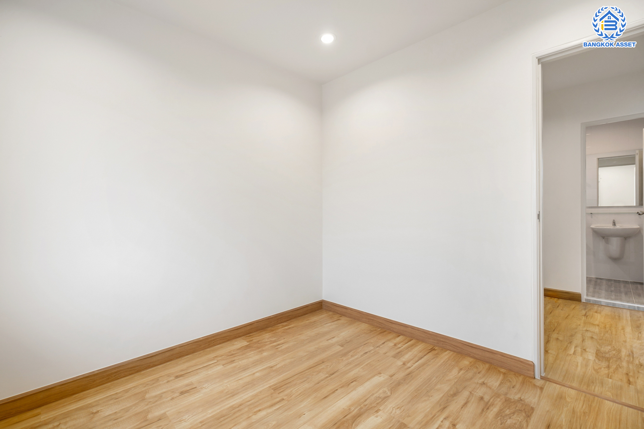 บ้านมือสองตกแต่งใหม่ ม.พฤกษาทาวน์ ติดถนนราชพฤกษ์ ทาวน์เฮ้าส์ #หลังมุม เนื้อที่ 17.2 ตร.ว. ฟังก์ชัน 3 ห้องนอน 2 ห้องน้ำ 1 ที่จอดรถ บนทำเลศักยภาพ ใกล้วงเวียนพระราม5 เชื่อมต่อทั้ง ถ.นครอินทร์ ,ราชพฤกษ์ ,และกาญจนาภิเษก ใกล้เซ็นทรัลเวสต์เกต และรถไฟฟ้า "สถานีบางรักใหญ่"...