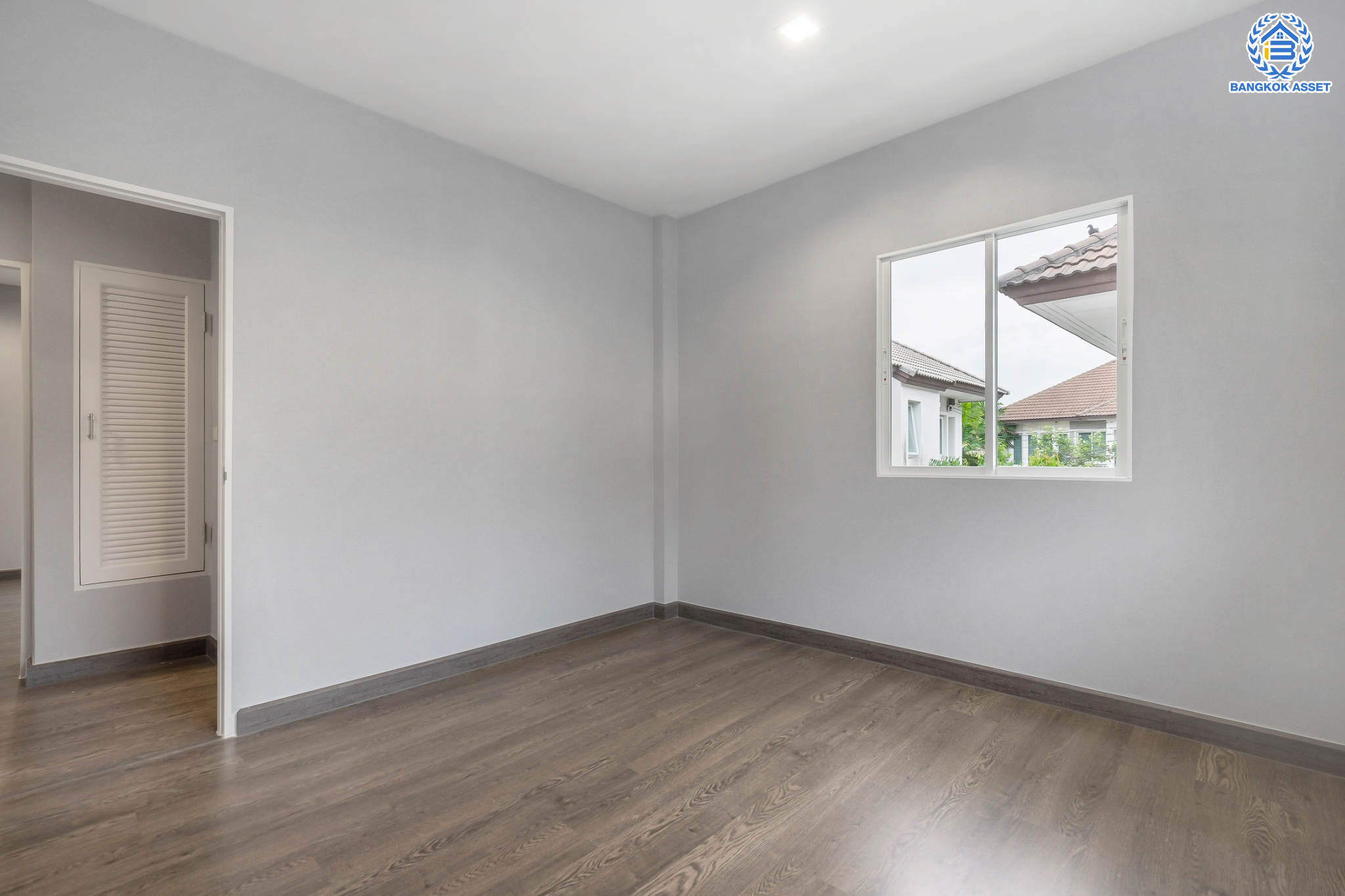 บ้านมือสองตกแต่งใหม่ ม.บางกอกบูเลอวาร์ด ราชพฤกษ์-พระราม5 ดีไซน์สุดหรู เนื้อที่ 69 ตร.ว. บนสังคมคุณภาพ SC Asset* ฟังก์ชันพร้อม 3 ห้องนอน 3 ห้องน้ำ จอดรถได้ 2 คัน บนทำเลติดถนนราชพฤกษ์ ใกล้วงเวียนพระรามห้า ,ทางด่วนศรีรัช และเพียง 10 ถึงรถไฟฟ้า "สถานีบางรักใหญ่"...